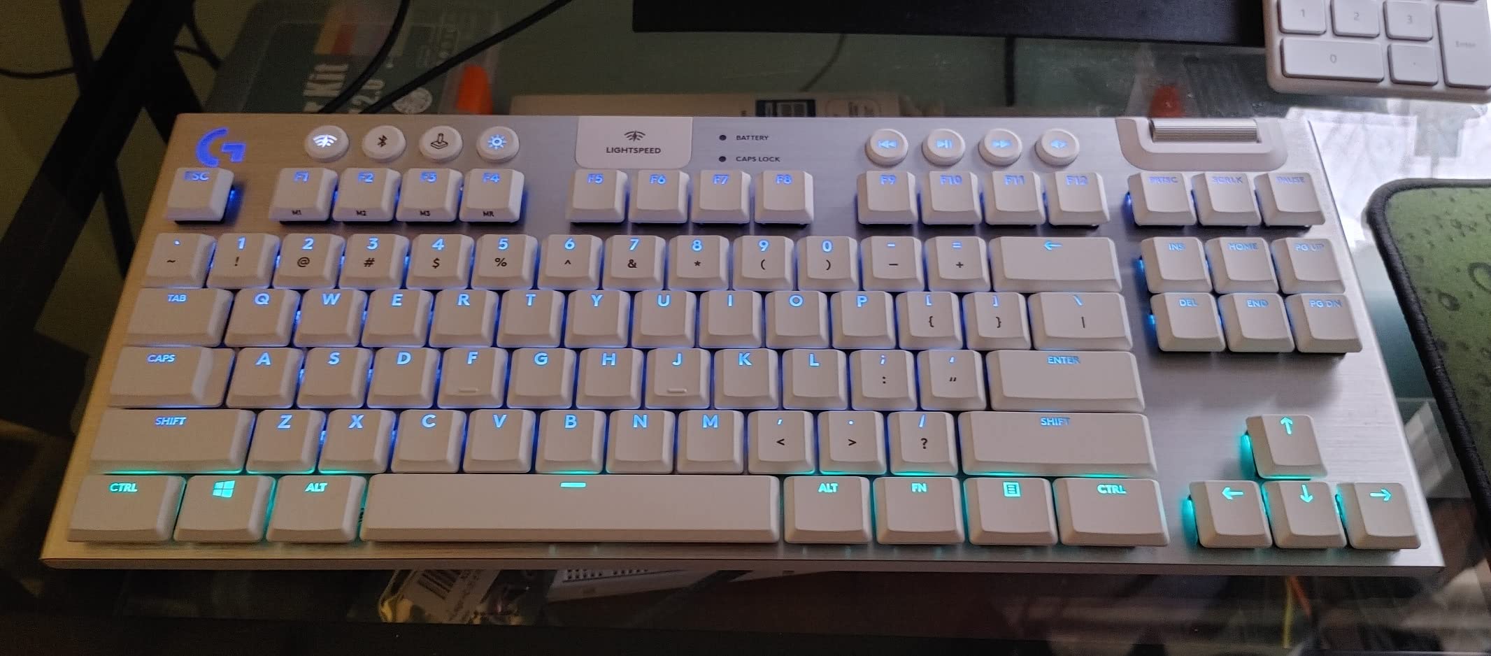 Logitech G915 TKL Tenkeyless Lightspeed Wireless RGB Mechanical Gaming Keyboard, Low Profile Switch Options, Lightsync RGB, Advanced Wireless and Bluetooth Support - Tactile,Black customer photo 1