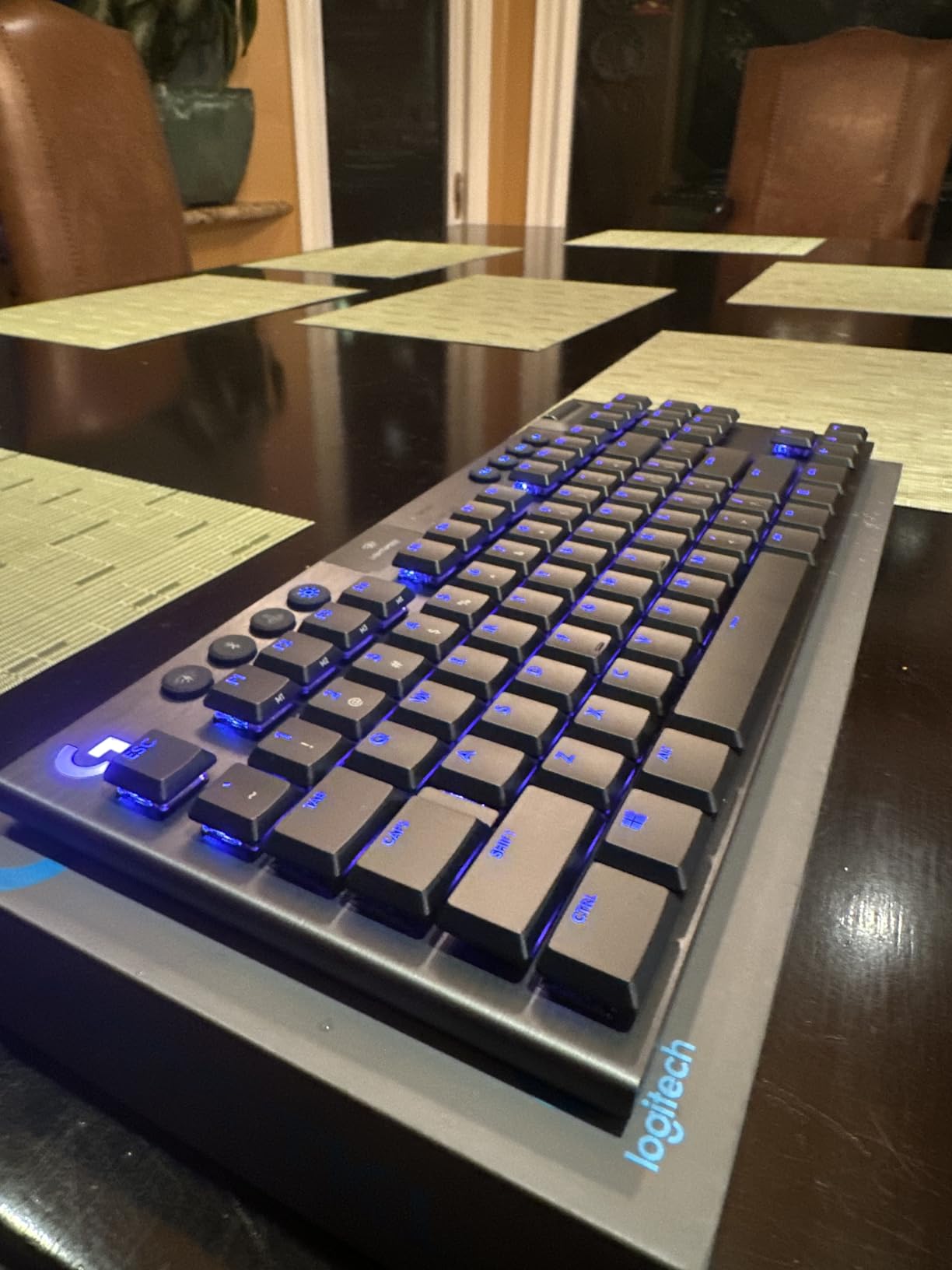 Logitech G915 TKL Tenkeyless Lightspeed Wireless RGB Mechanical Gaming Keyboard, Low Profile Switch Options, Lightsync RGB, Advanced Wireless and Bluetooth Support - Tactile, White customer photo 2