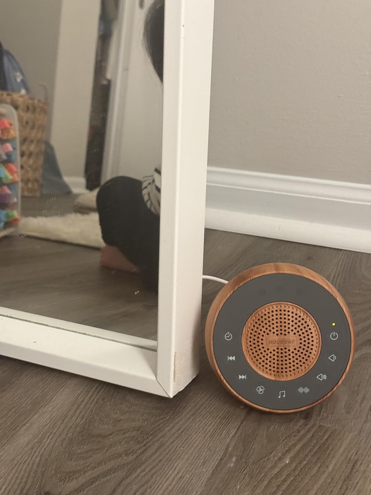 Housbay White Noise Machine with 31 Soothing Sounds, 5W Loud Stereo Sound, Auto-Off Timer, Adjustable Volume, Sleep Sound Machine for Baby, Kid, Adult -Wood Grain customer photo 1