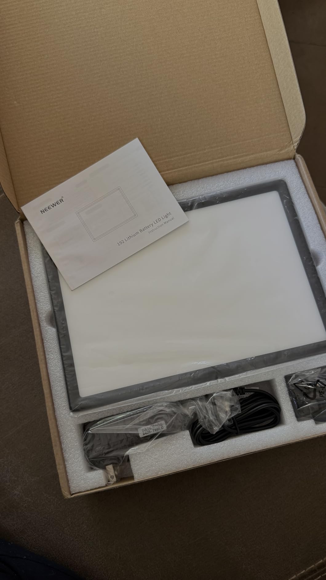 NEEWER 192 LED Video Light Panel, 20W Ultra Thin Bi Color Dimmable DSLR Camera Soft Light, 4000mAh Lithium Battery, 3200K-5600K CRI97+, Key Lighting for Studio Photography Recording Streaming customer photo 2