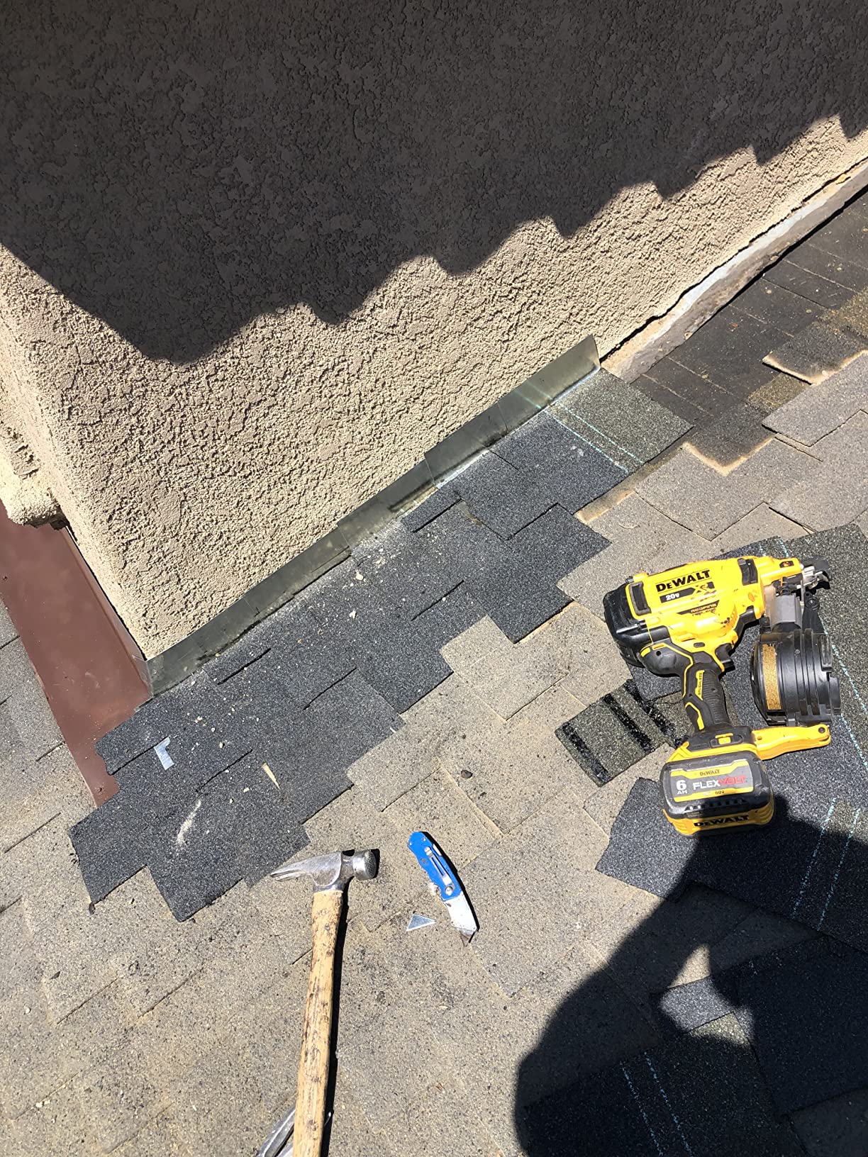 DeWalt DCN45RND1 20V 15 Degrees Lithium-Ion Cordless Coil Roofing Nailer Kit customer photo 1