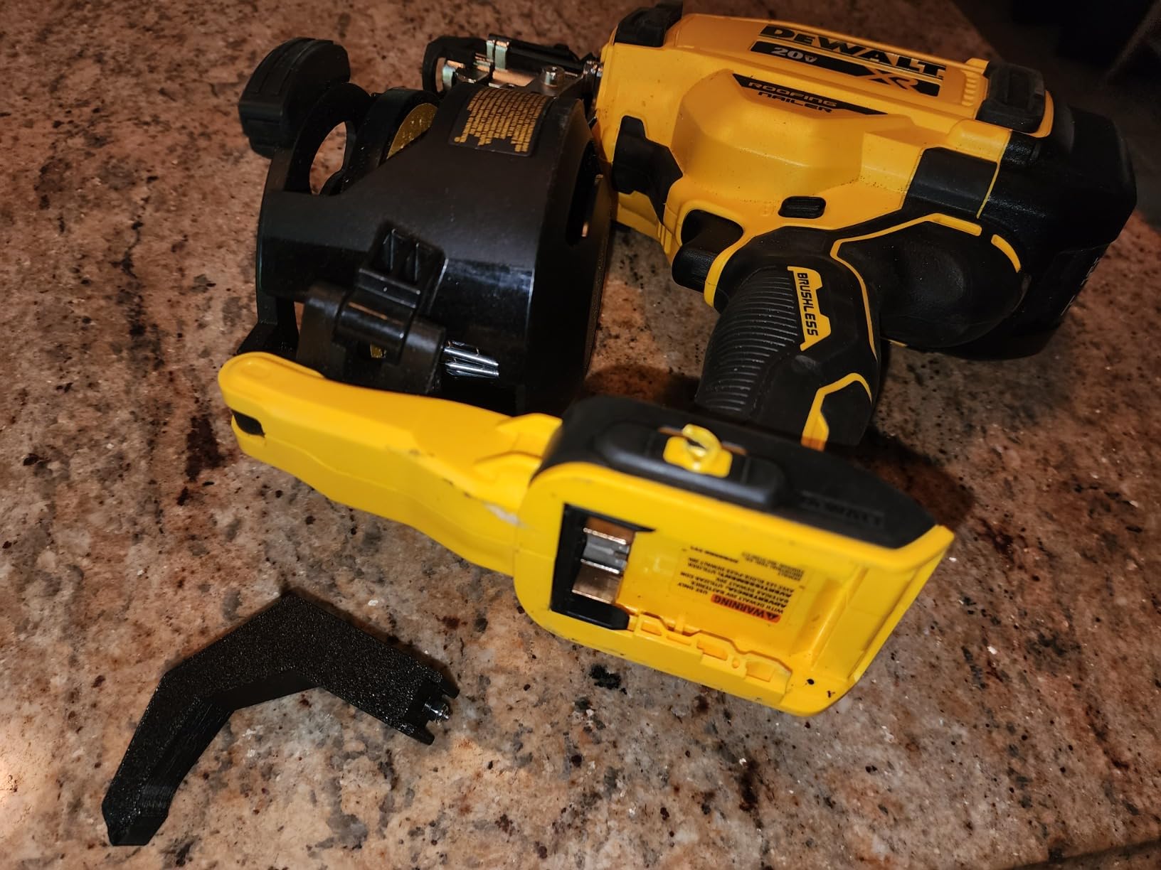 DeWalt 20V MAX Brushless 15 Degree Cordless Coil Battery Powered Roofing Nailer with Tool-Free Nail Tray customer photo 1