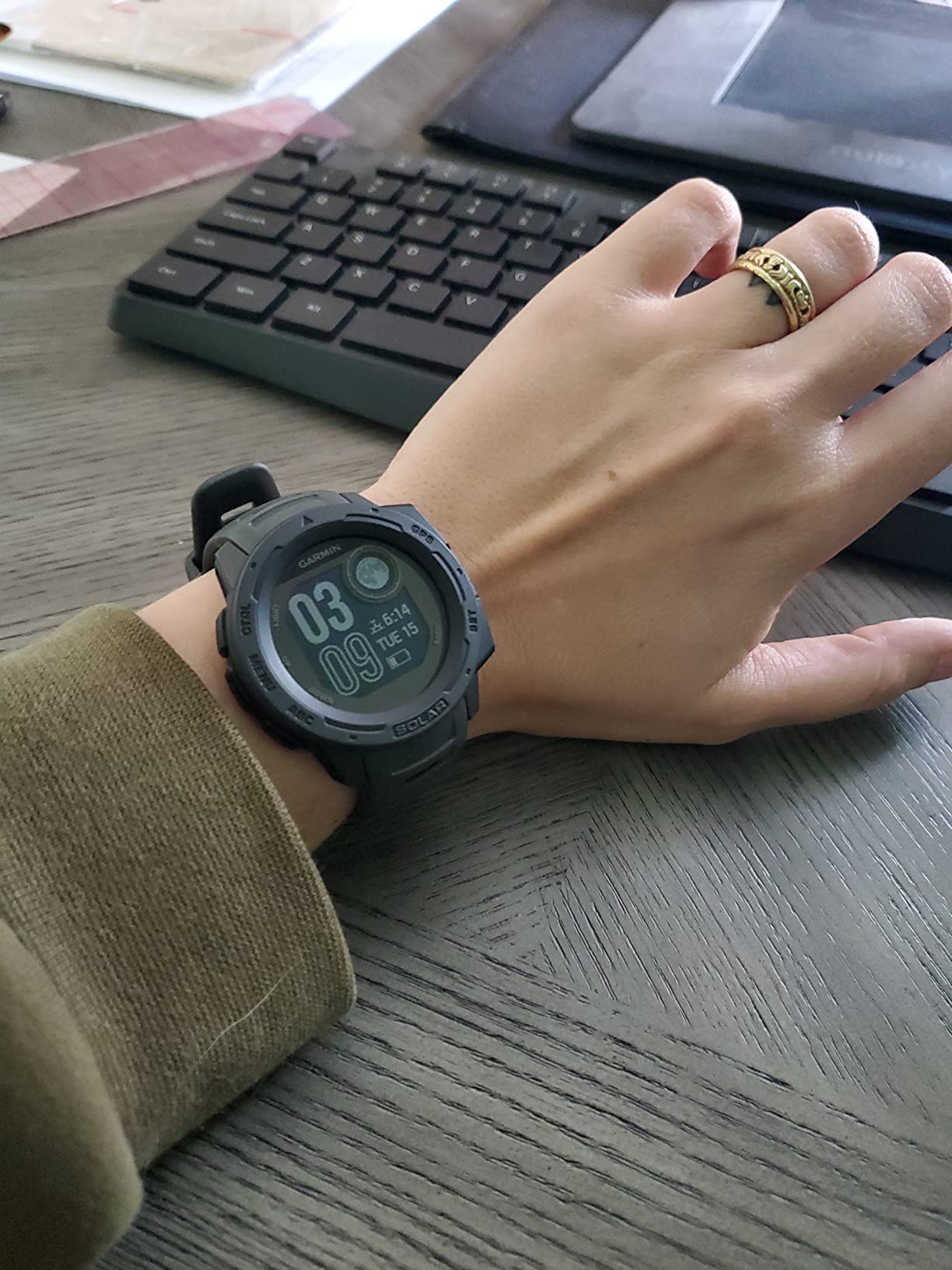 Garmin Instinct Solar, Solar-Powered Rugged Outdoor Smartwatch, Built-in Sports Apps and Health Monitoring, Lichen Camo customer photo 1