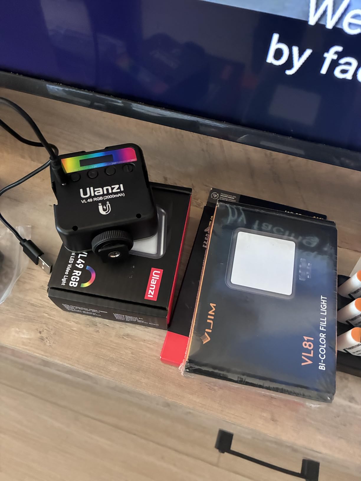 ULANZI VL-81 3000mAh Bi-Color LED Video Light w Softbox - 3200K-5600K+CRI95 Rechargeable Camera Light, 3 Cold Shoe Mount for DSLR/GoPro/Sony/Canon/iPhone, Vlog Filming TikTok Live & Photography customer photo 1