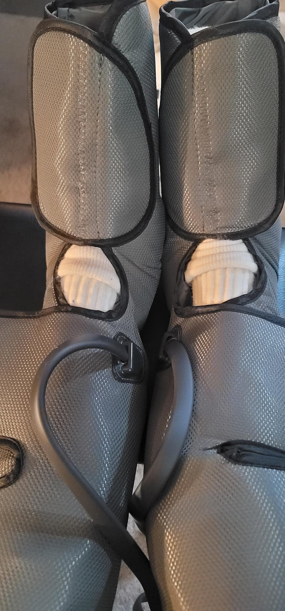 Nekteck Leg Compression Massager for Circulation and Relaxation, FSA Eligible Foot and Calf Massage Machine 2 Modes 3 Intensities with Hand-held Controller for Pain Relief customer photo 1