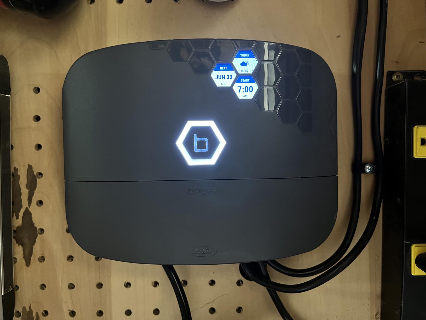 Orbit 57995 B-hyve XR 16-Zone Smart Indoor/Outdoor Sprinkler Controller customer photo 2