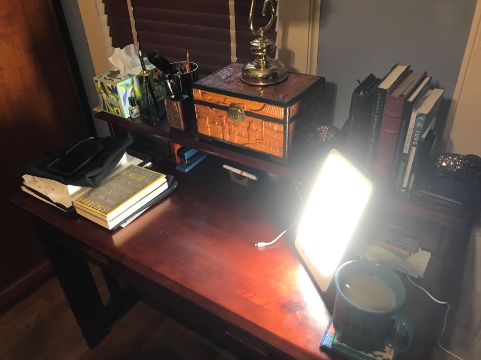 Verilux HappyLight Touch Plus - Light Therapy Lamp with 10,000 Lux, UV-Free, LED Bright White Light with Adjustable Brightness, Color, Countdown Timer, & Detachable Stand customer photo 2