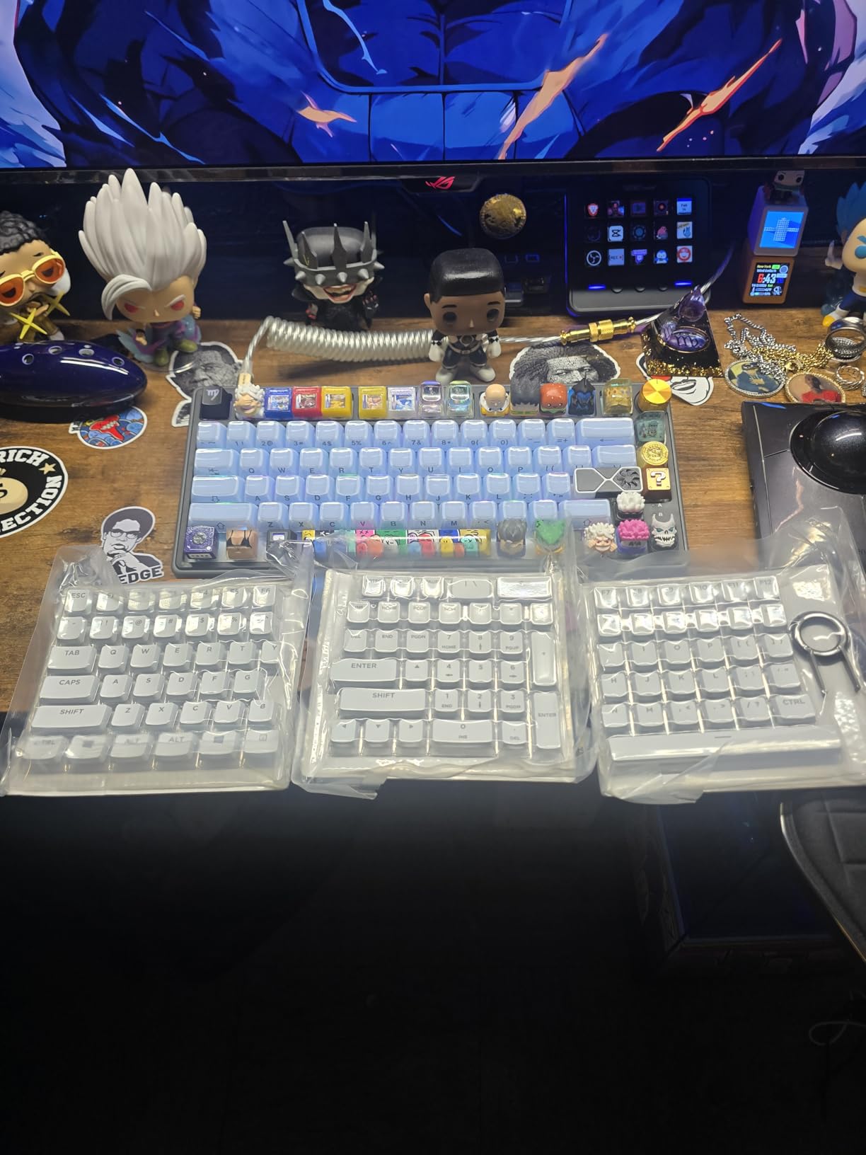 G.Skill Crystal Crown Keycaps - Keycap Set with Transparent Layer for Mechanical Keyboards, Full 104 Key, Standard ANSI 104 English (US) Layout - White customer photo 2