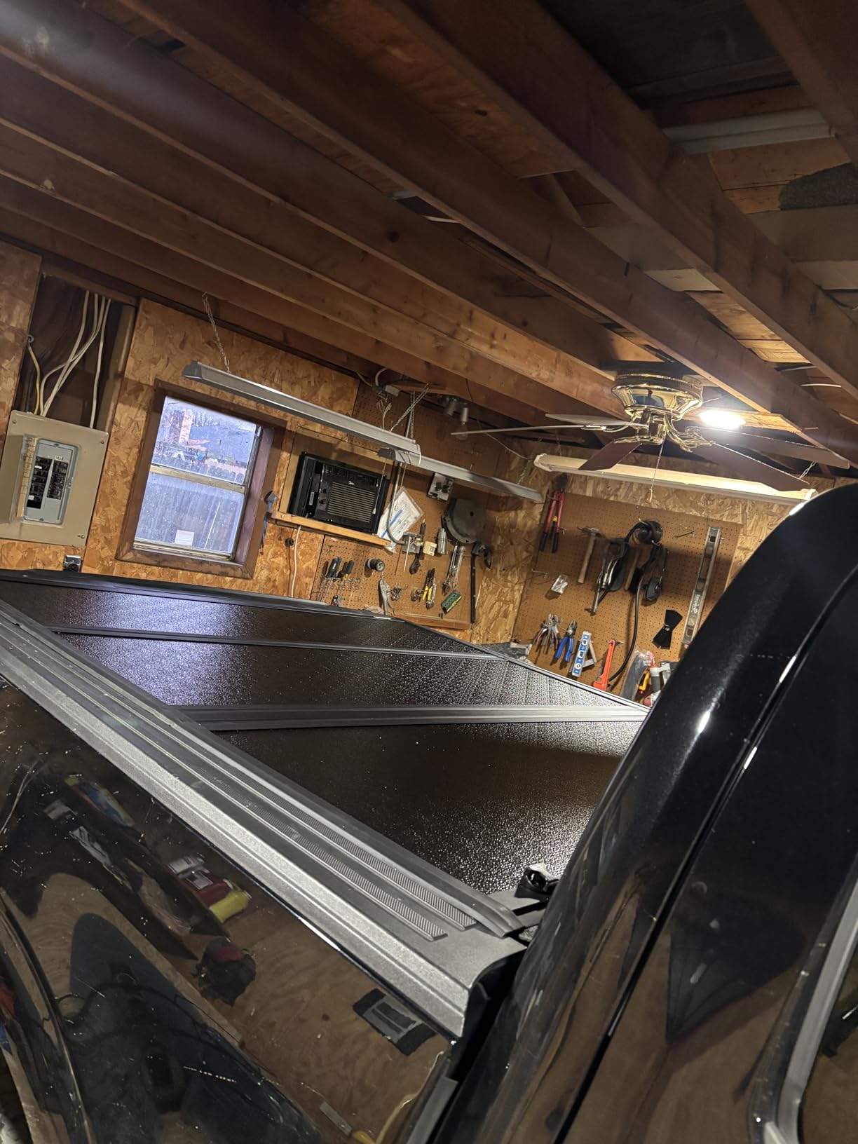 Gator EFX Hard Tri-Fold Truck Bed Tonneau Cover - Heavy-Duty Truck Bed Protection - Durable Aluminum Panels - 2021-2025 Ford F-150 (incl. Raptor/Lightning) - 5'7
