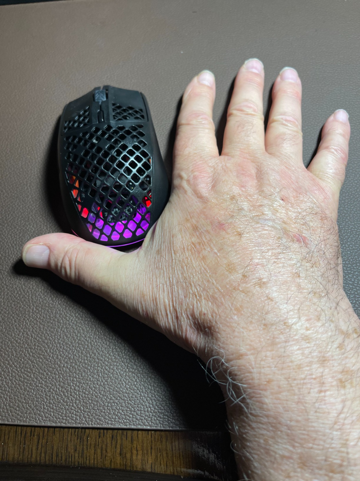 SteelSeries Aerox 3 Wireless - Super Light Gaming Mouse - 18,000 CPI TrueMove Air Optical Sensor - Ultra-lightweight Water Resistant Design - 200 Hour Battery Life customer photo 1