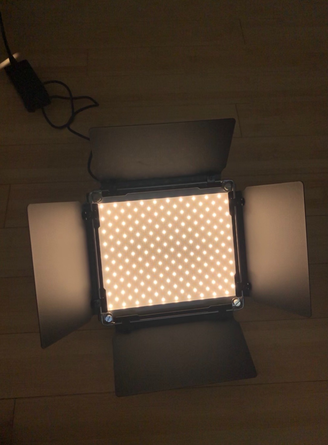 NEEWER 660 PRO RGB Led Video Light with APP Control/Barn Door/U Bracket, 360° Full Color, CRI 97+, 50W Panel Studio Light for Gaming Live Streaming YouTube Webex Recording Filming Photography customer photo 1