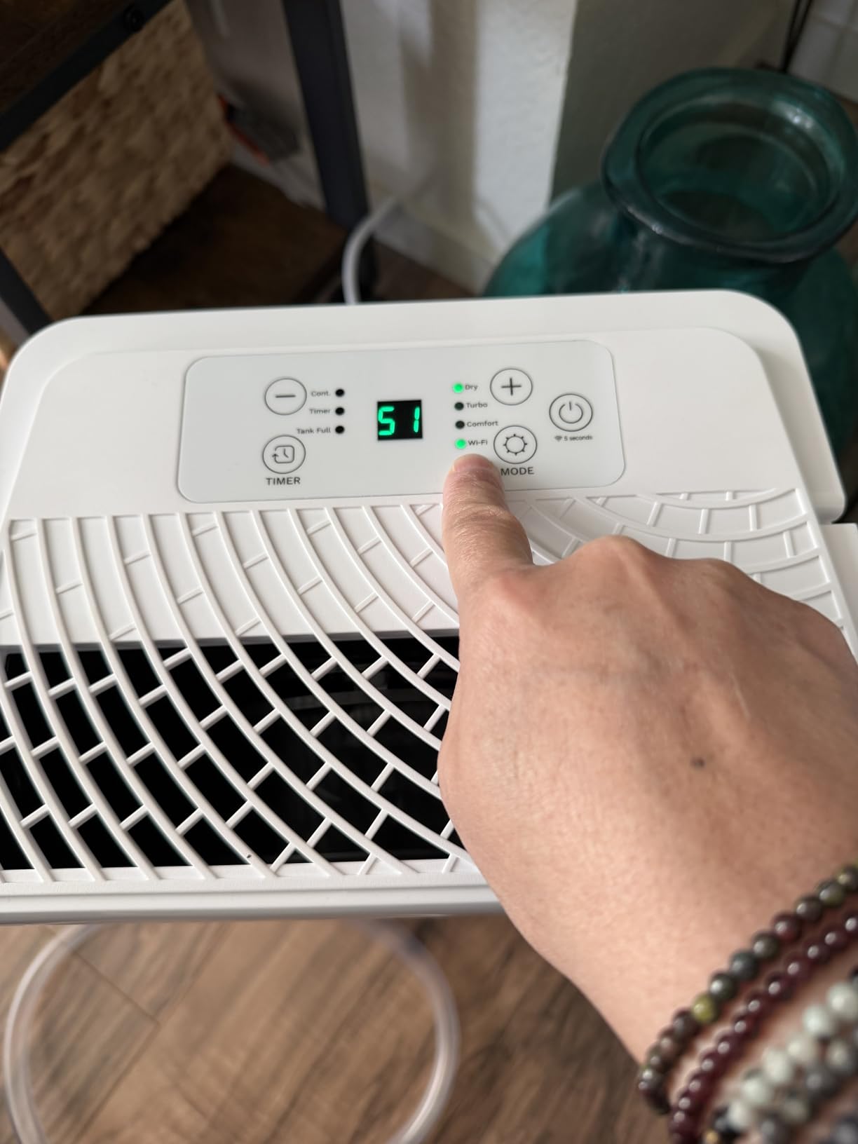 hOmeLabs Dehumidifier for Home, Office, Basements with Pump - 6,000 Sq Ft Rooms (40 Pint MAX 104 Pint at 95F, 90% RH) customer photo 2