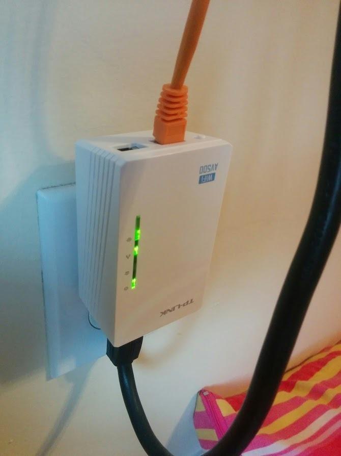 TP-Link Powerline WiFi Extender TL-WPA8631P KIT - AV1300 Powerline + AC1200 Dual Band, 2x2 MIMO, 3 Gigabit Ports customer photo 1