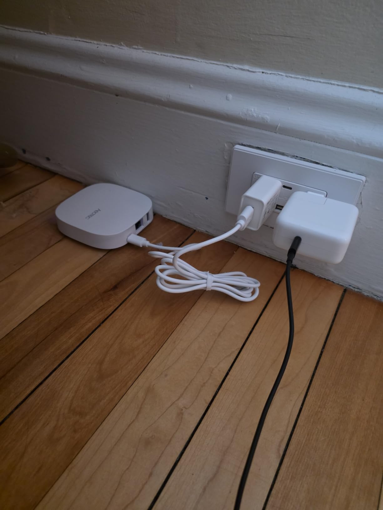 Aeotec Smart Home Hub, Works as a SmartThings Hub, Z-Wave, Zigbee, Matter Gateway, Compatible with Alexa, Google Assistant, WiFi customer photo 1