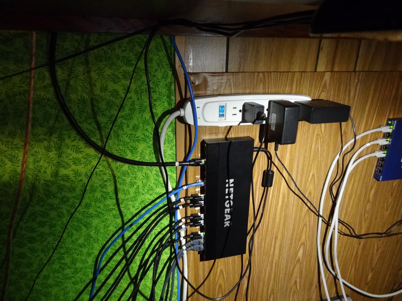 NETGEAR 16-Port PoE Gigabit Ethernet Easy Smart Managed Essentials Switch (GS316EP) - Managed, with 15 x PoE+ @ 180W, 1 x 1G SFP Port, Desktop or Wall Mount customer photo 1