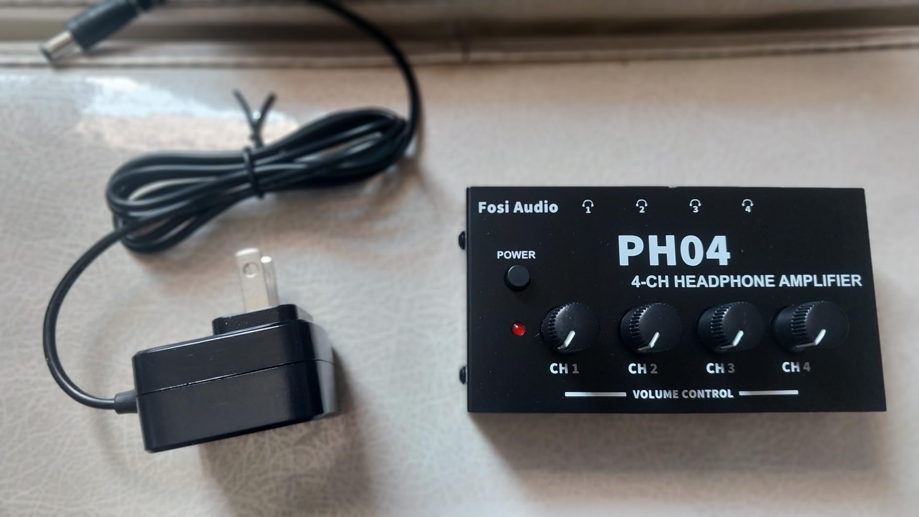 Fosi Audio PH04 4 Channel Headphone Amplifier Stereo Audio Amp with 12V 1A Power Adapter Ultra-Compact Portable Headphone Splitter for Studio and Stage customer photo 2
