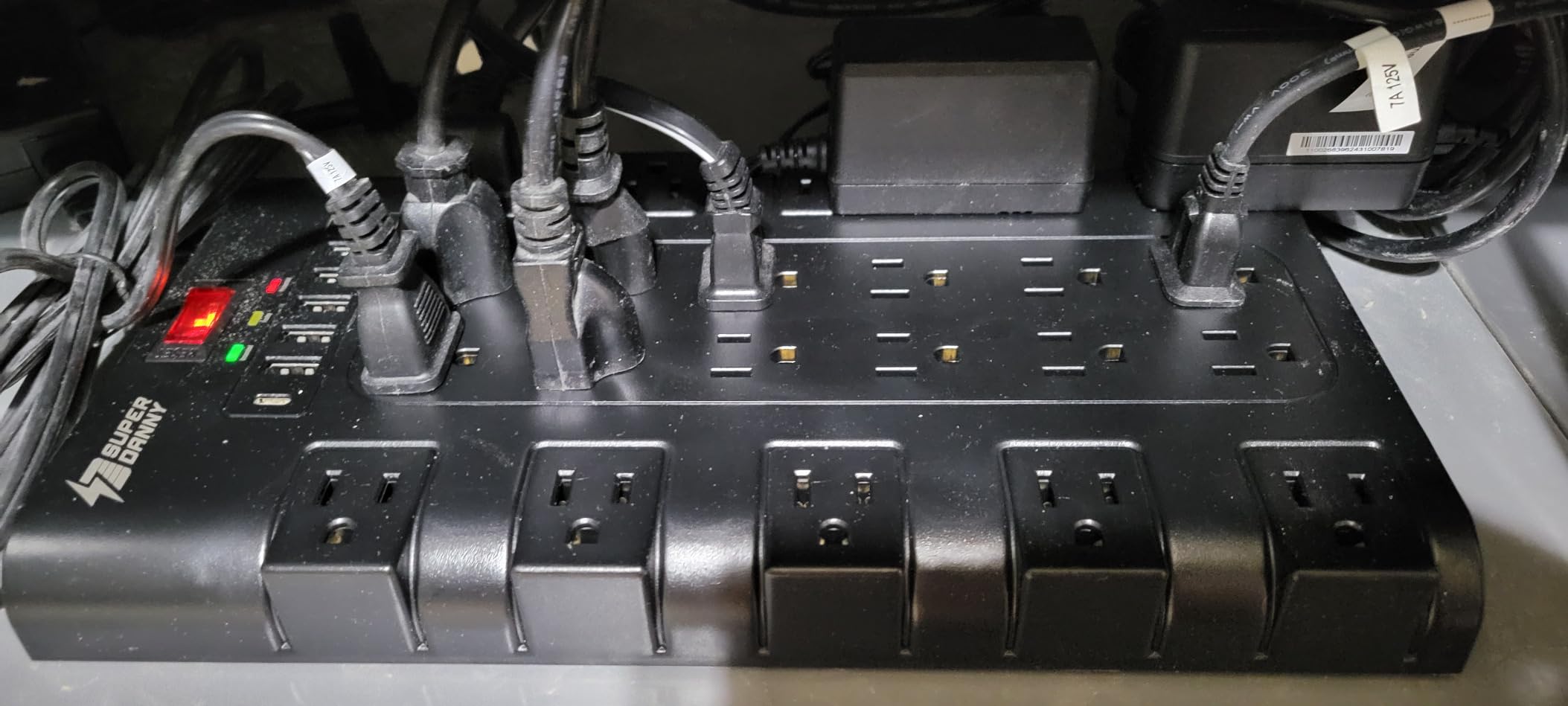 Power Strip, SUPERDANNY Surge Protector with 22 AC Outlets and 6 USB Charging Ports, 1875W/15A, 2100 Joules, 6.5Ft Flat Plug Heavy Duty Extension Cord for Home, Office, Dorm, Gaming Room, Black customer photo 1