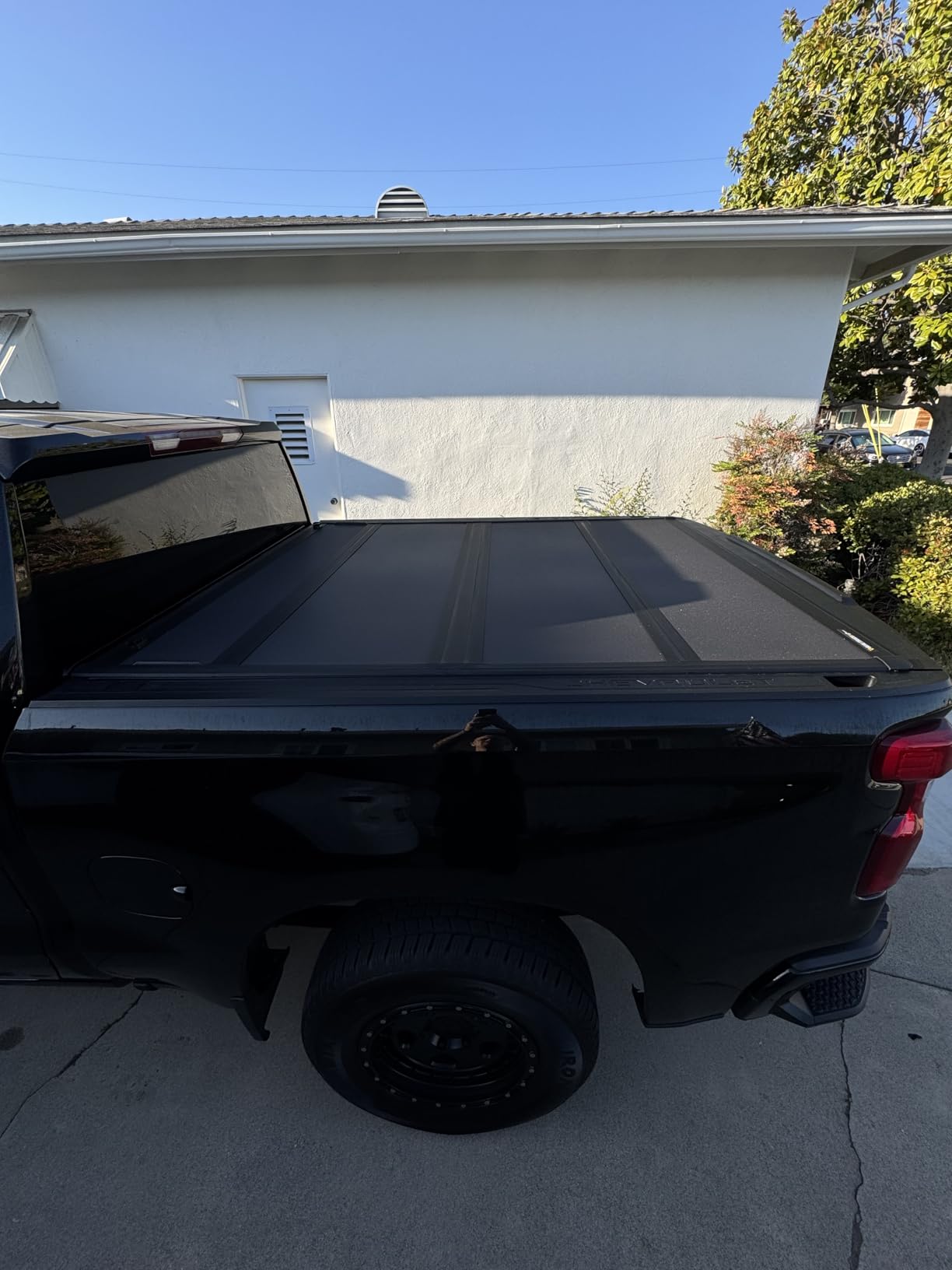 RealTruck BAK Revolver X4s Hard Rolling Truck Bed Tonneau Cover | Fits 2019-2026 Chevy/GMC Silverado/Sierra, Works w/MultiPro/Flex Tailgate 5' 10