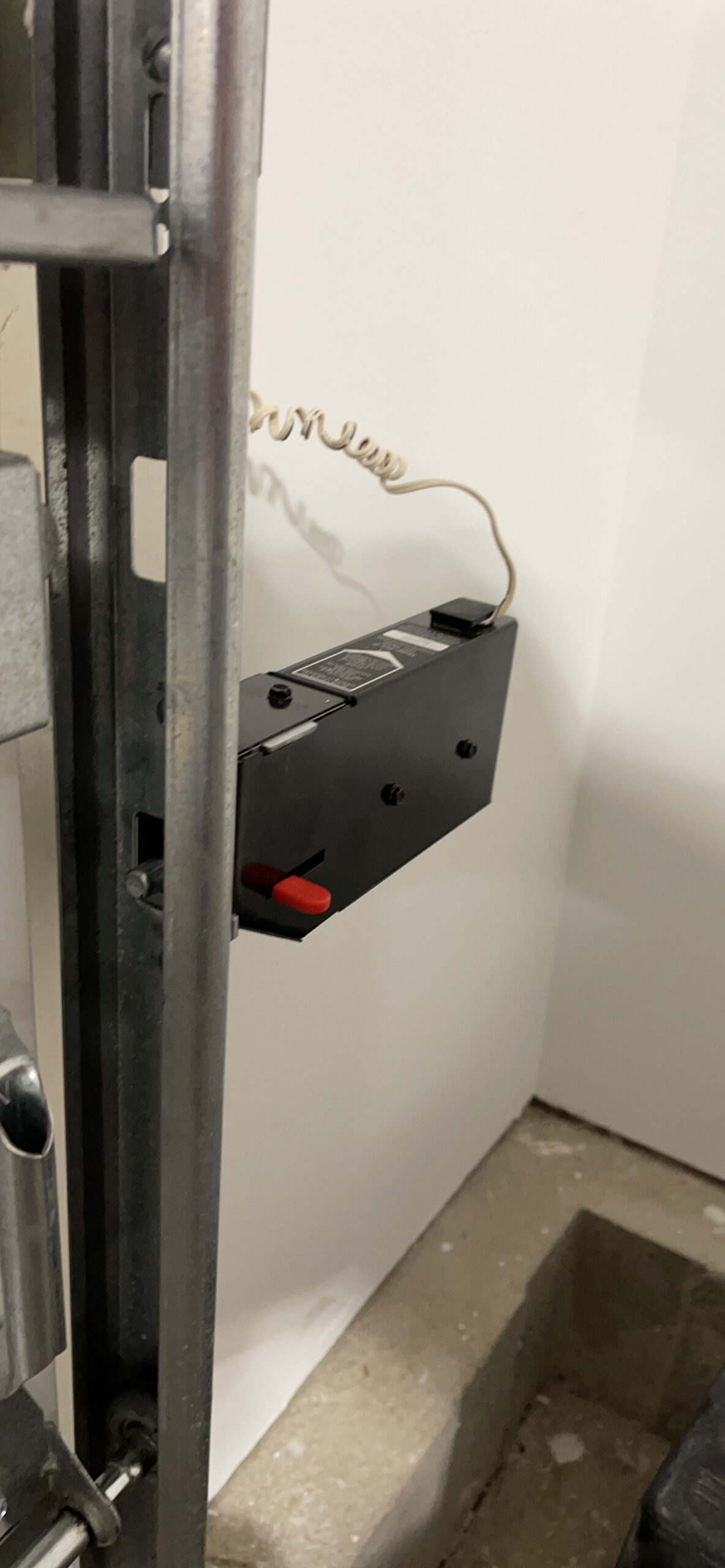 Genie B6172H Wall Mount Smart Garage Door Opener, DC Motor Lifts up to 14ft high 850lbs, Black customer photo 2