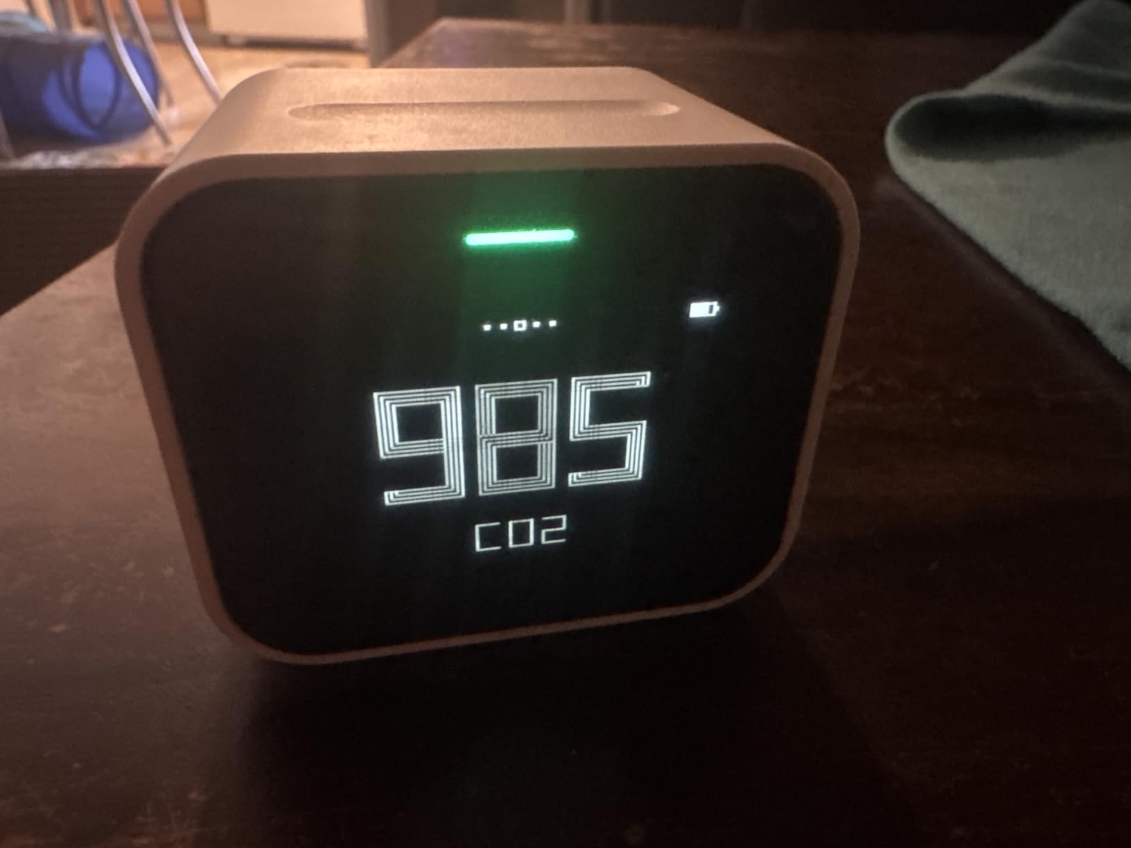 Qingping Air Monitor Lite, Apple HomeKit Compatible Wi-Fi Indoor Air Quality Meter Detects Home CO2, PM2.5, PM10, Temperature, and Humidity customer photo 2
