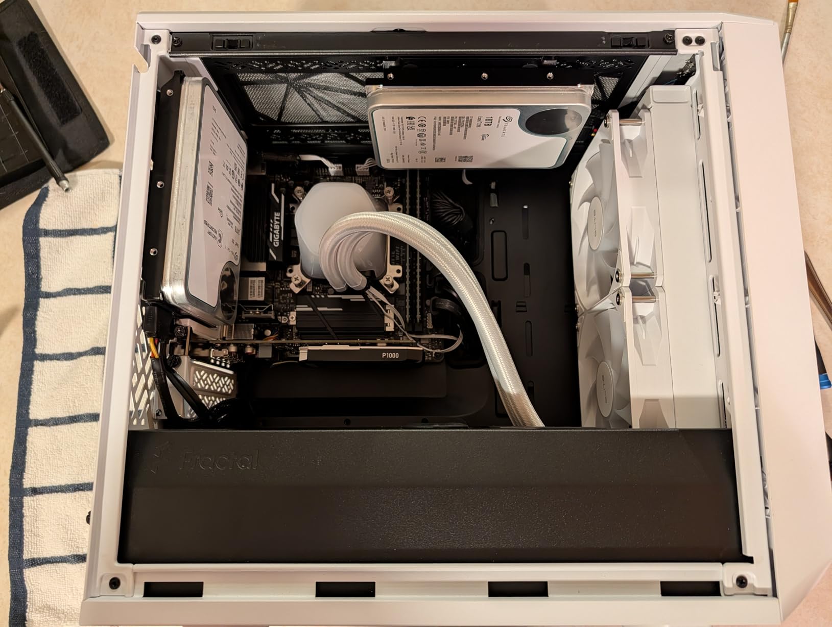 Cooler Master Elite Liquid 240 CPU AIO Cooler - 240mm Radiator, 2x ARGB PWM Fans, Dual-Chamber Pump Design, Ultra-Quiet High-Performance Cooling, AMD AM5/AM4 & Intel LGA 1851/1700, White customer photo 1