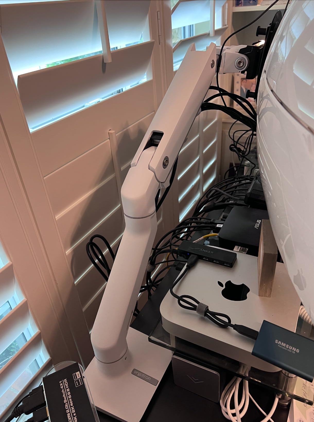 Ergotron HX HD Premium Heavy Duty Gaming Monitor Arm, Single Monitor Desk Mount - for 1000R Curved Ultrawide Monitors Up to 49 Inches, 28 to 42 lbs, HD Pivot, White customer photo 2