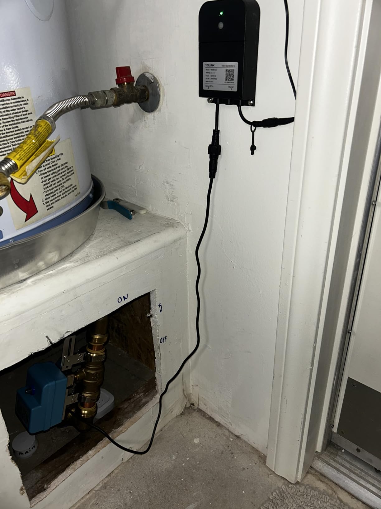 YoLink DIY Automatic Water Leak Detection & Shut-Off Starter Kit, EVO Valve Operator, Wireless Valve Controller, (3) Leak Sensors, Hub customer photo 1