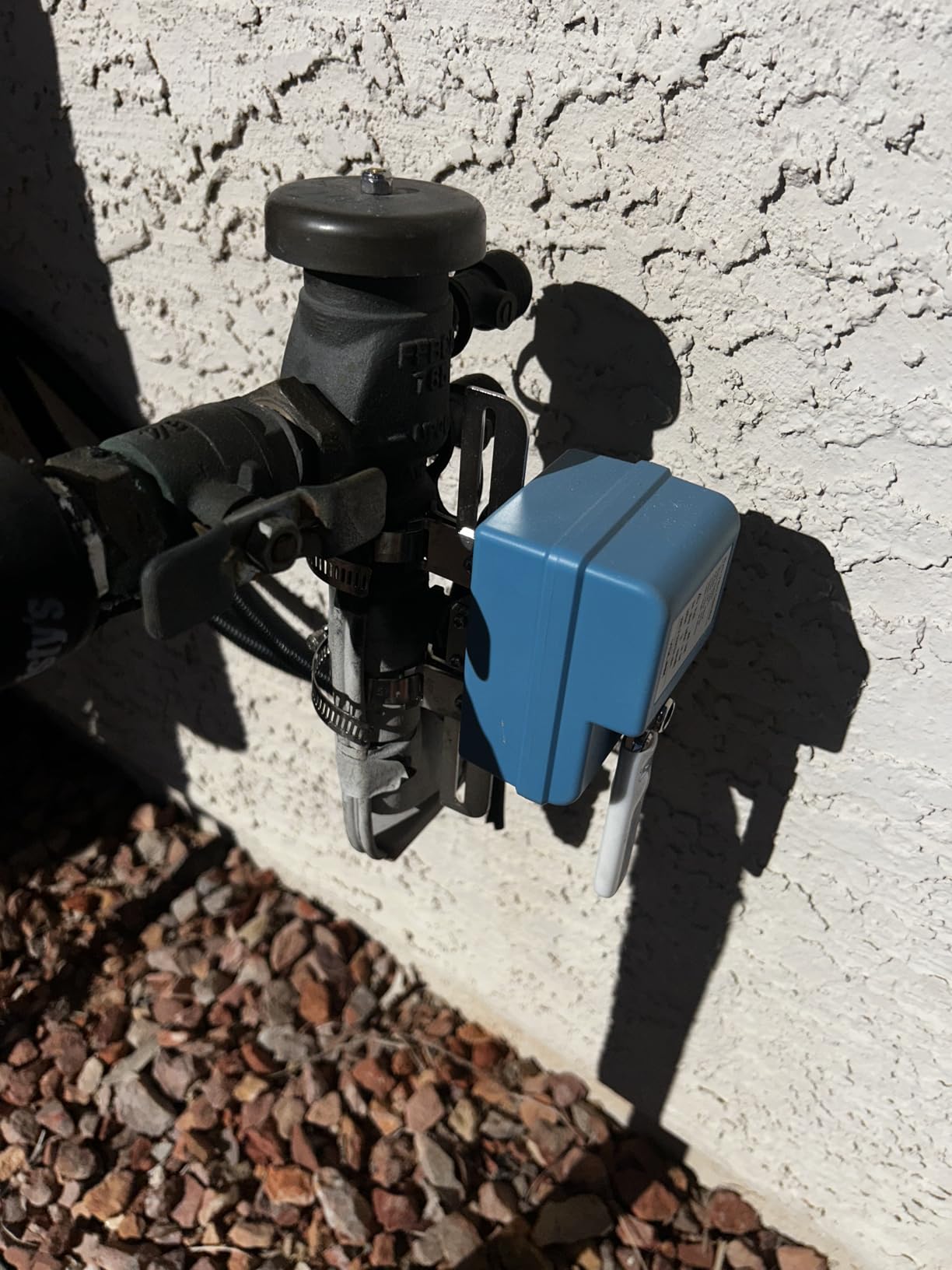 YoLink DIY Automatic Water Leak Detection & Shut-Off Starter Kit, EVO Valve Operator, Wireless Valve Controller, (3) Leak Sensors, Hub customer photo 2