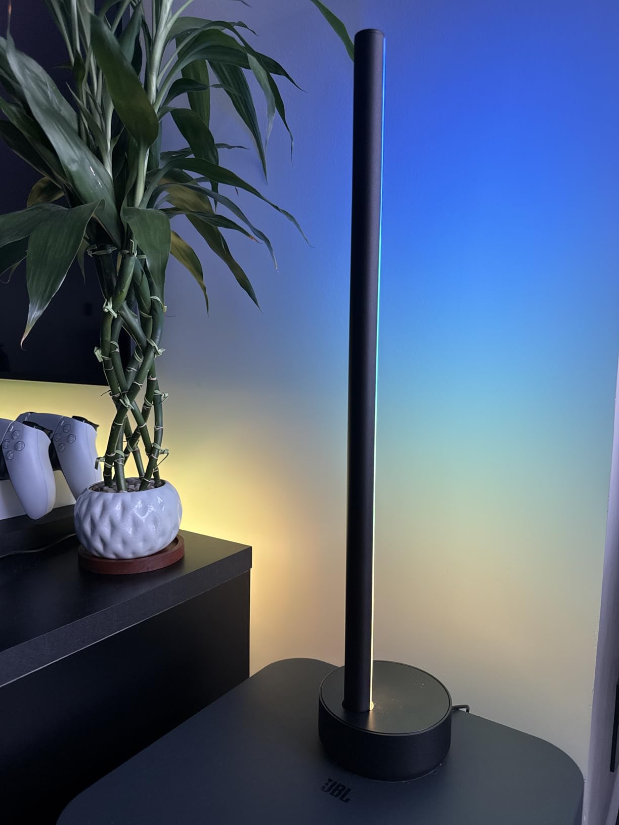 Philips Hue Signe Smart Table Lamp, Black, 1 Pack, White & Color Ambiance LED Color-Changing Light customer photo 2