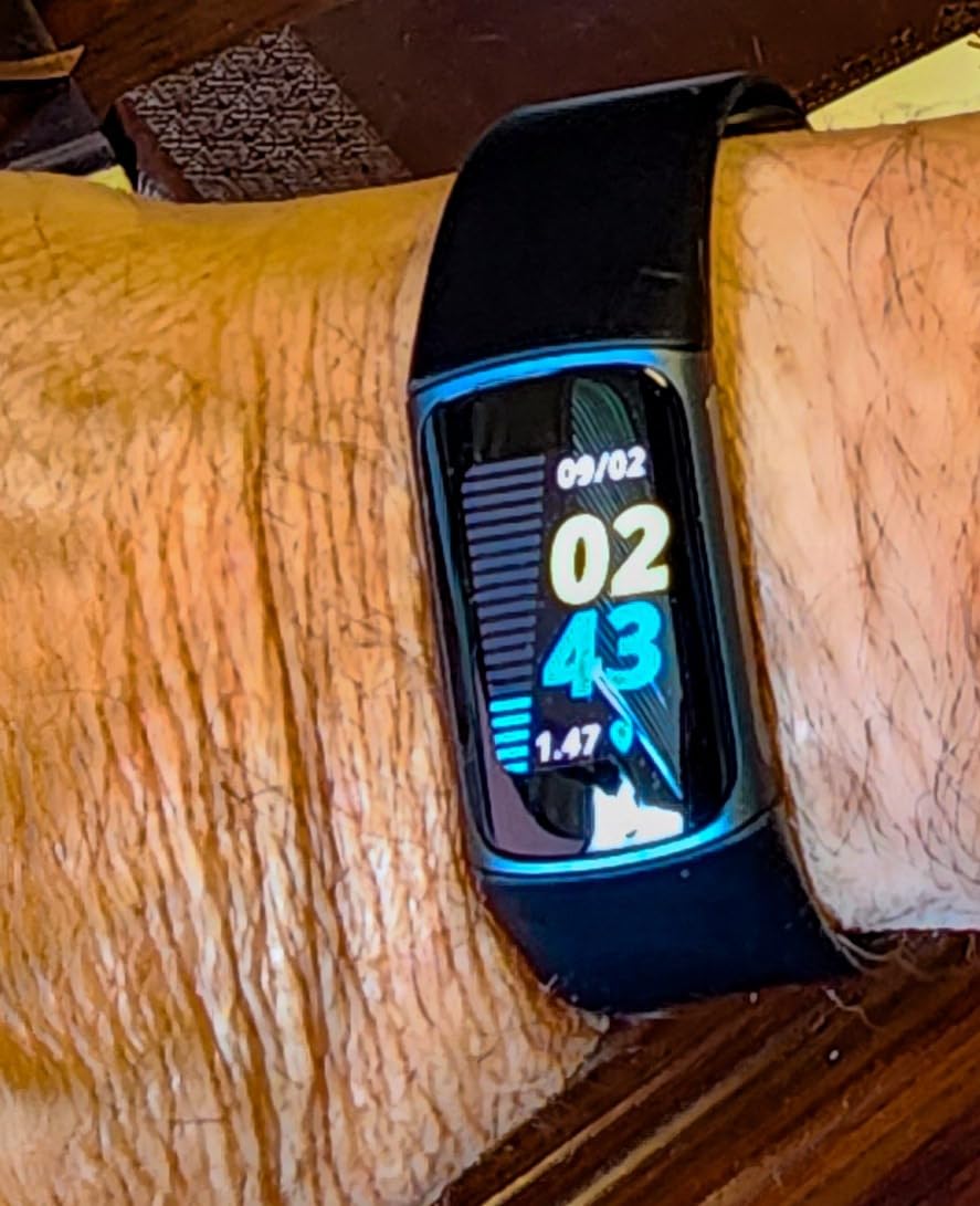 Fitbit Charge 5 Advanced Health & Fitness Tracker with Built-in GPS, Stress Management Tools, Sleep Tracking, 24/7 Heart Rate and More, Lunar White/Soft Gold, One Size (S &L Bands Included) customer photo 1