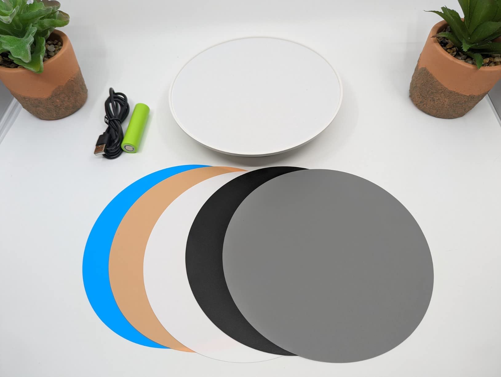 JAYEGT Motorized Rotating Display Stand, 7.87inch /17.6lbs Load, 360 Degree Electric Rotating Turntable for Photography Products, Jewelry, 3D Model ,with 5 Colors Backgrounds -- White customer photo 2