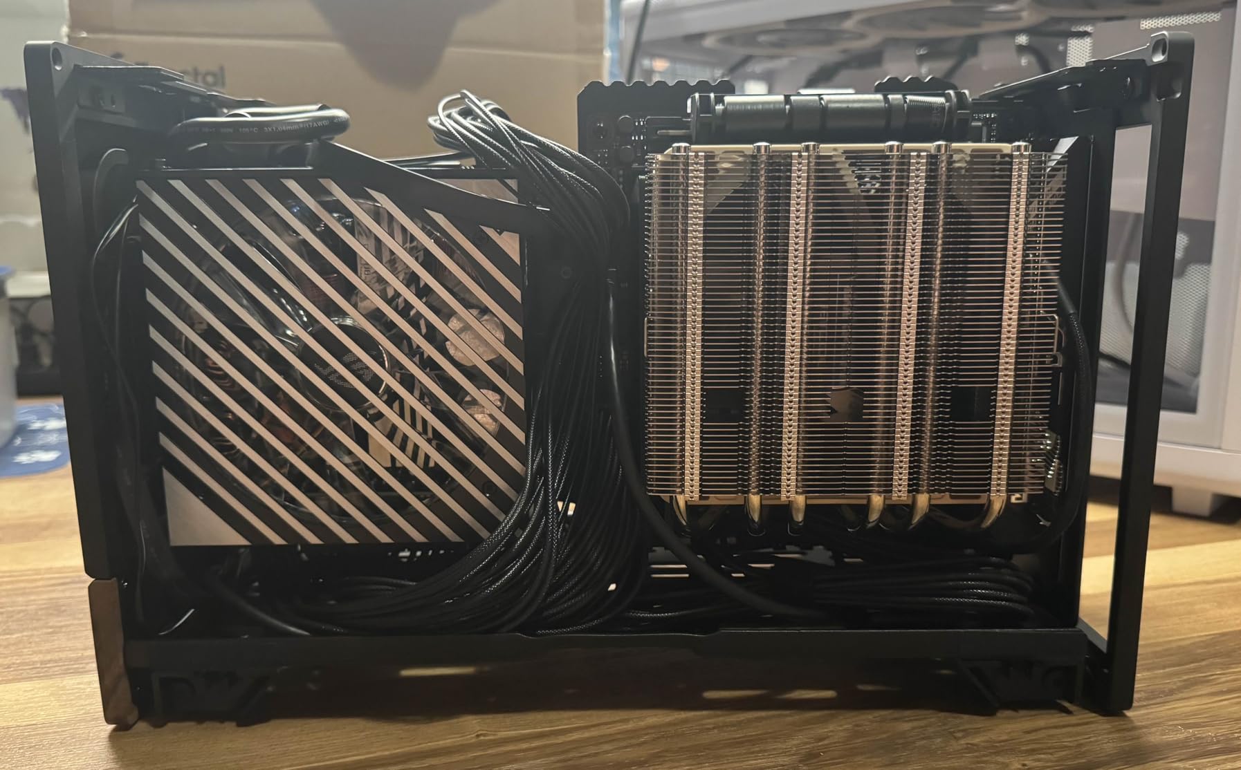 Fractal Design Terra Jade - Wood Walnut Front Panel - Small Form Factor - Mini ITX Gaming case - PCIe 4.0 Riser Cable - USB Type-C - Anodized Aluminum Panels customer photo 2