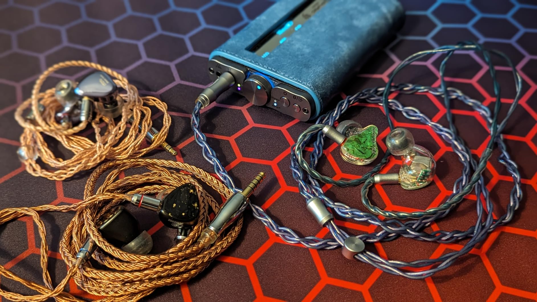 iFi xDSD Gryphon - Ultra-Res Portable Balanced DAC & Headphone Amplifier - INPUTS: Bluetooth 5.1 / USB-C/S-PDIF / 3.5mm SE / 4.4mm Bal customer photo 2