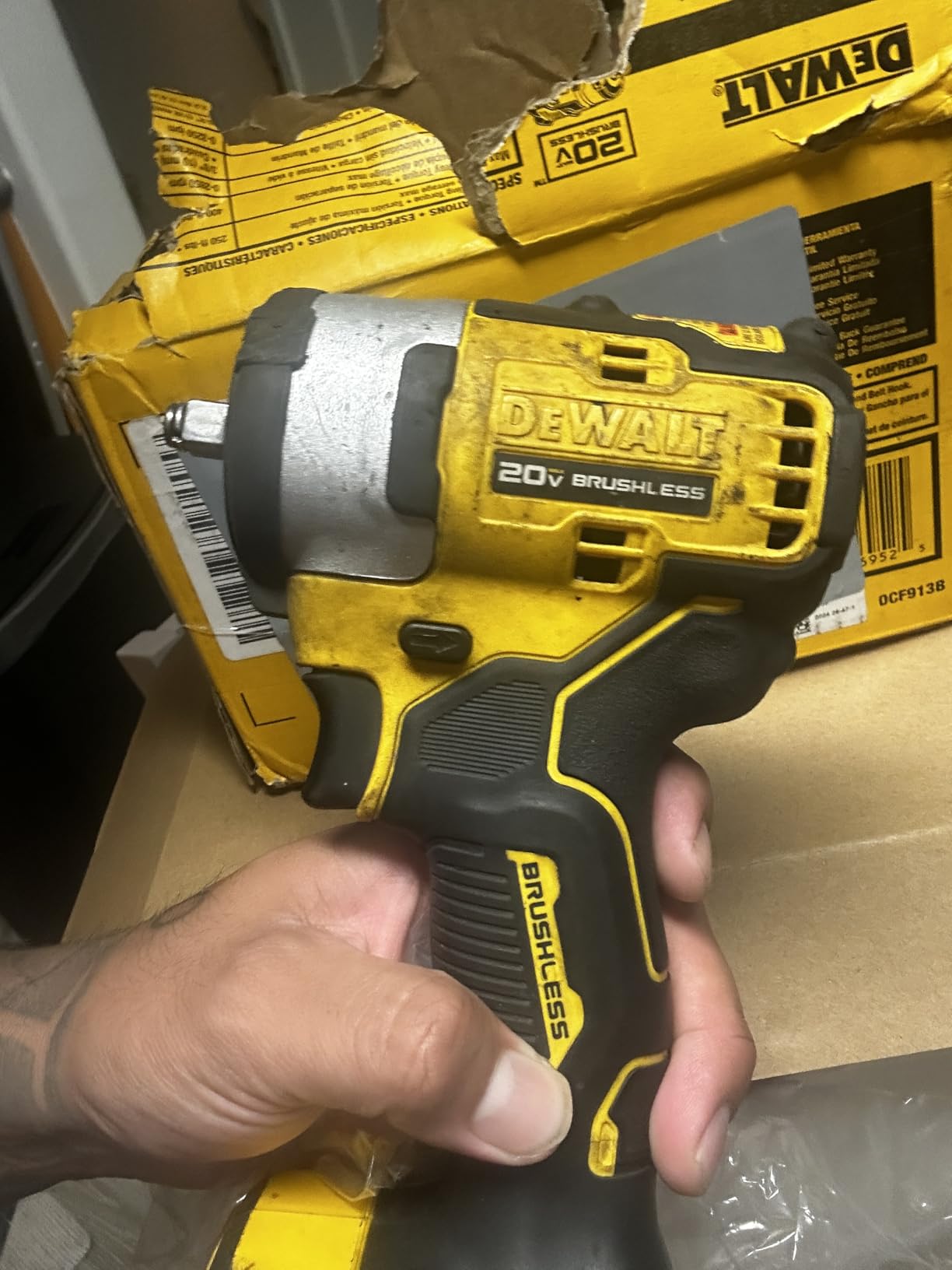 DEWALT DCF913B 20V MAX* 3/8 in. Cordless Impact Wrench with Hog Ring Anvil (Tool Only) customer photo 2