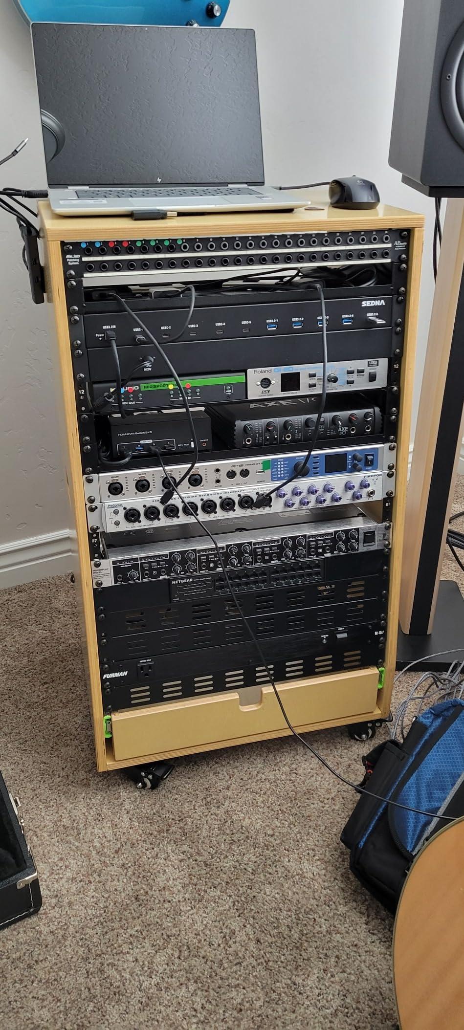 Sound Town 10U Solid Baltic Birch Plywood Studio Rack Desk with Slide-Out Tray, Rubber Feet, Casters, for Recording, Podcasts, Broadcasts, Streaming, Weathered Brown (SDRK-ST10B) customer photo 1