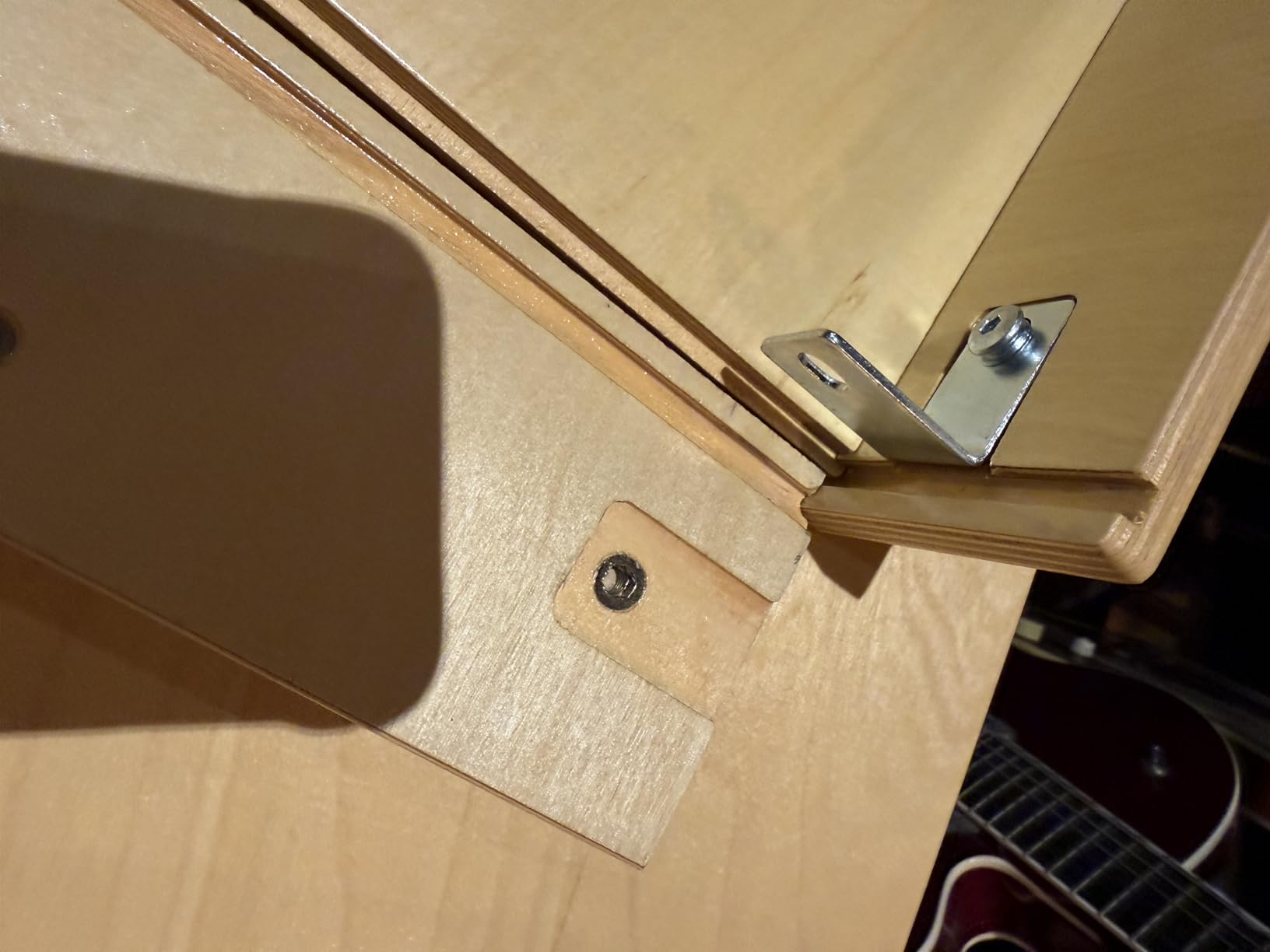 Sound Town 10U Solid Baltic Birch Plywood Studio Rack Desk with Slide-Out Tray, Rubber Feet, Casters, for Recording, Podcasts, Broadcasts, Streaming, Weathered Brown (SDRK-ST10B) customer photo 2