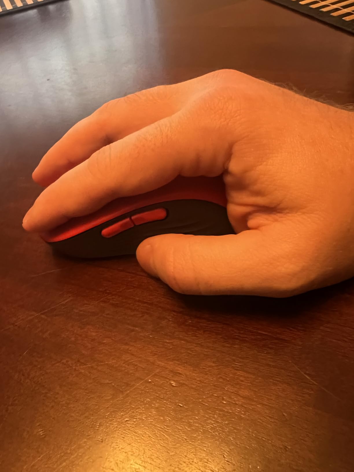 Logitech Signature M650 Wireless Mouse - for Small to Medium Sized Hands, 2-Year Battery, Silent Clicks, Customizable Side Buttons, Bluetooth, for PC/Mac/Multi-Device/Chromebook - Black customer photo 2