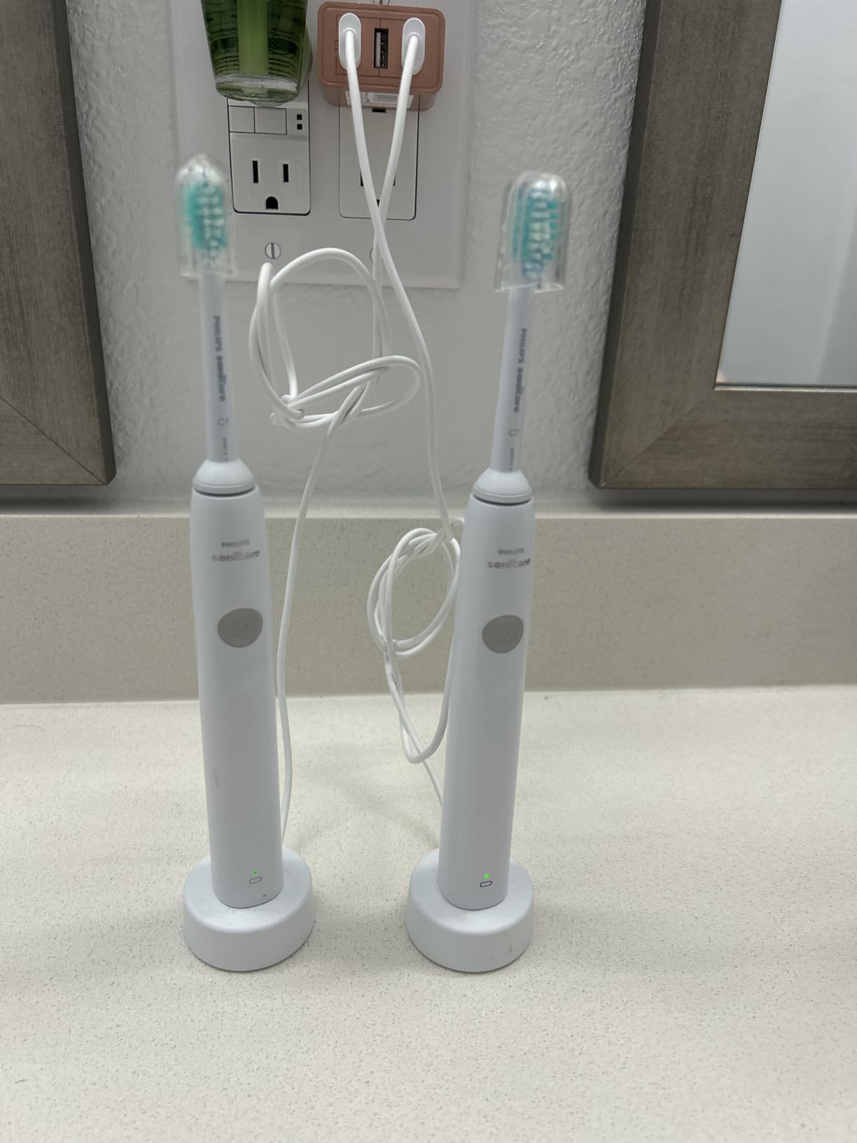 Philips Sonicare 1100 Series Electric Toothbrush - Sonic Toothbrush with Advanced Sonic Technology, EasyStart, Smartimer & Quadpacer, White customer photo 1