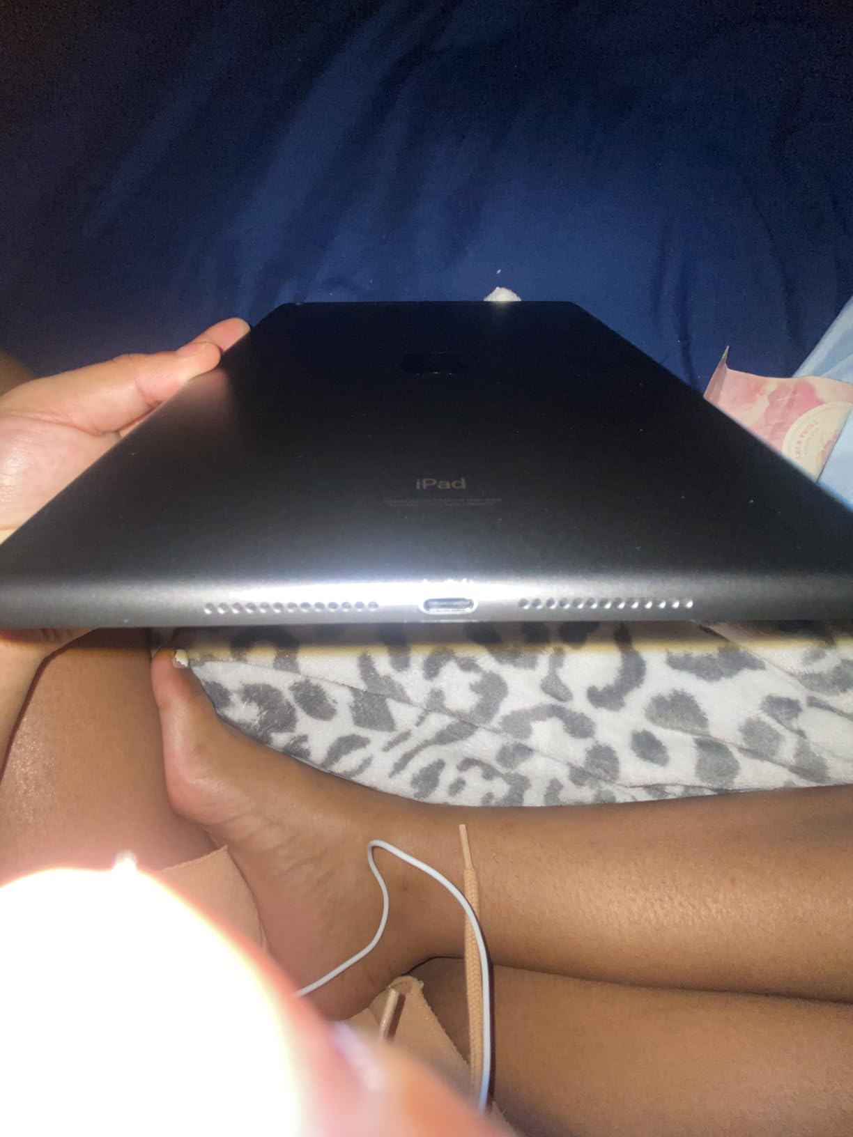 Apple iPad 2021 9th Gen (10.2 inch, Wi-Fi + Cellular, 64GB) Space Gray (Renewed) customer photo 2