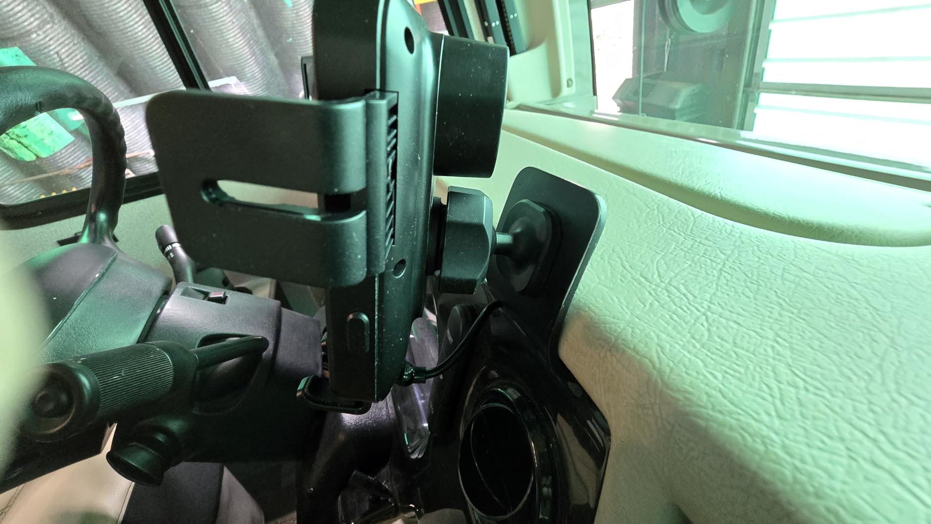 Wireless Car Charger, MOKPR Auto-Clamping Car Mount 15W/10W/7.5W Fast Charging Air Vent Car Phone Mount customer photo 1