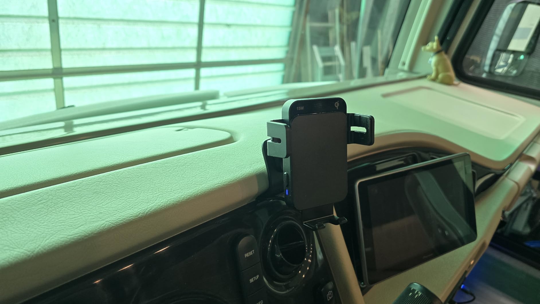 Wireless Car Charger, MOKPR Auto-Clamping Car Mount 15W/10W/7.5W Fast Charging Air Vent Car Phone Mount customer photo 2