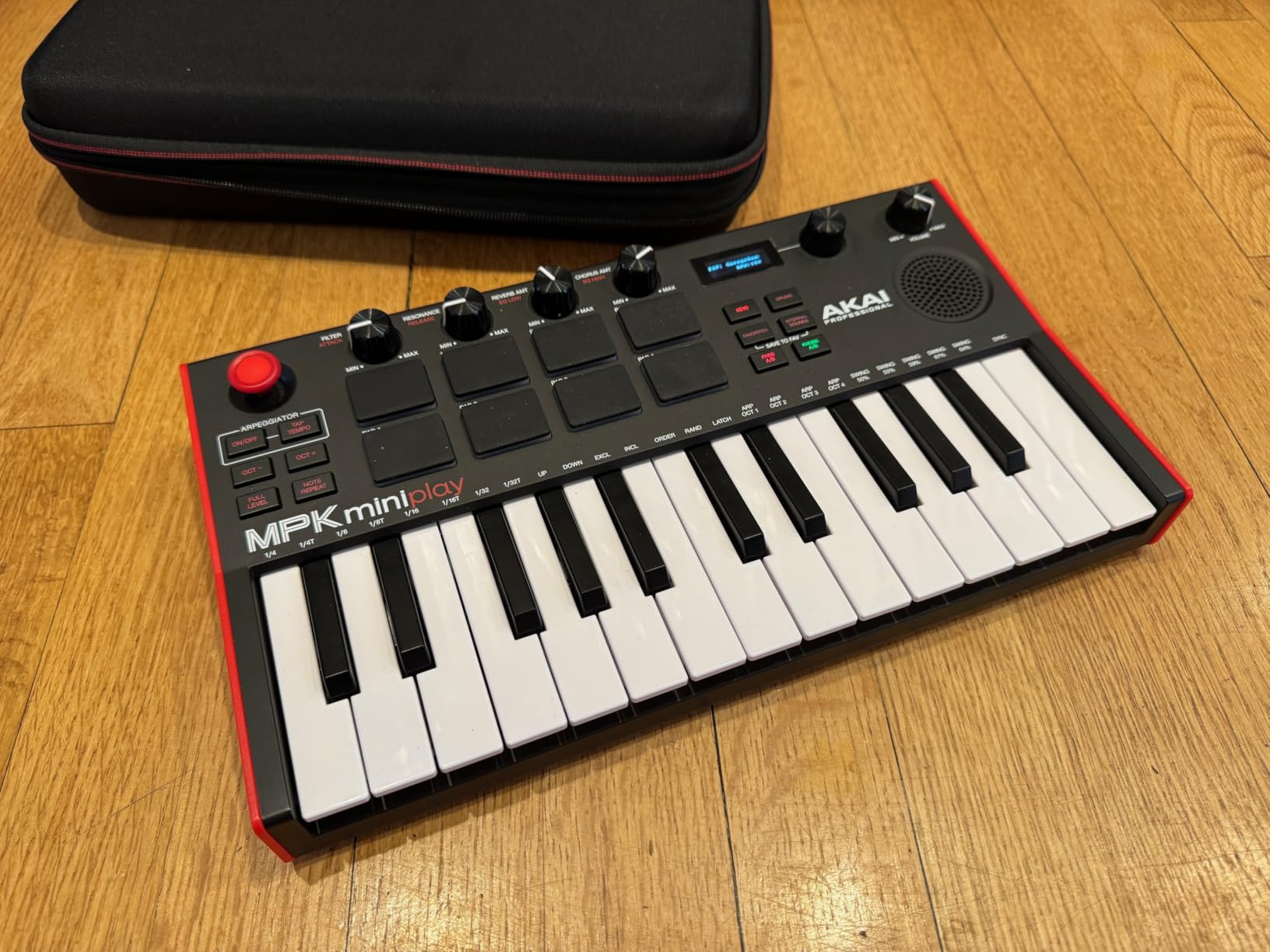 Akai Professional MPK Mini Play MK3 - MIDI Keyboard Controller with Built-in Speaker and Sounds Plus Dynamic Keybed, MPC Pads, Software Suite and Native Instruments Sound Package customer photo 1