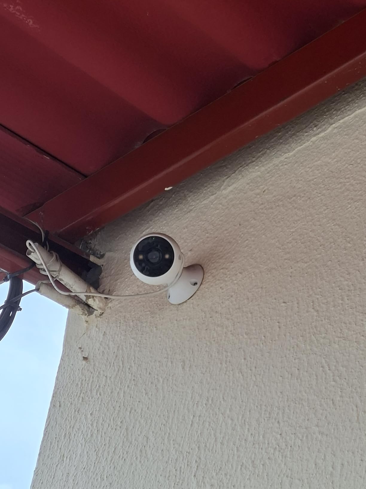 Kasa 2K+ Outdoor Wired Security Camera - Person/Motion Detection, 24/7 Recording, 2-Way Audio, Siren, Starlight Color Night Vision, Subscription-Free Local Storage customer photo 2