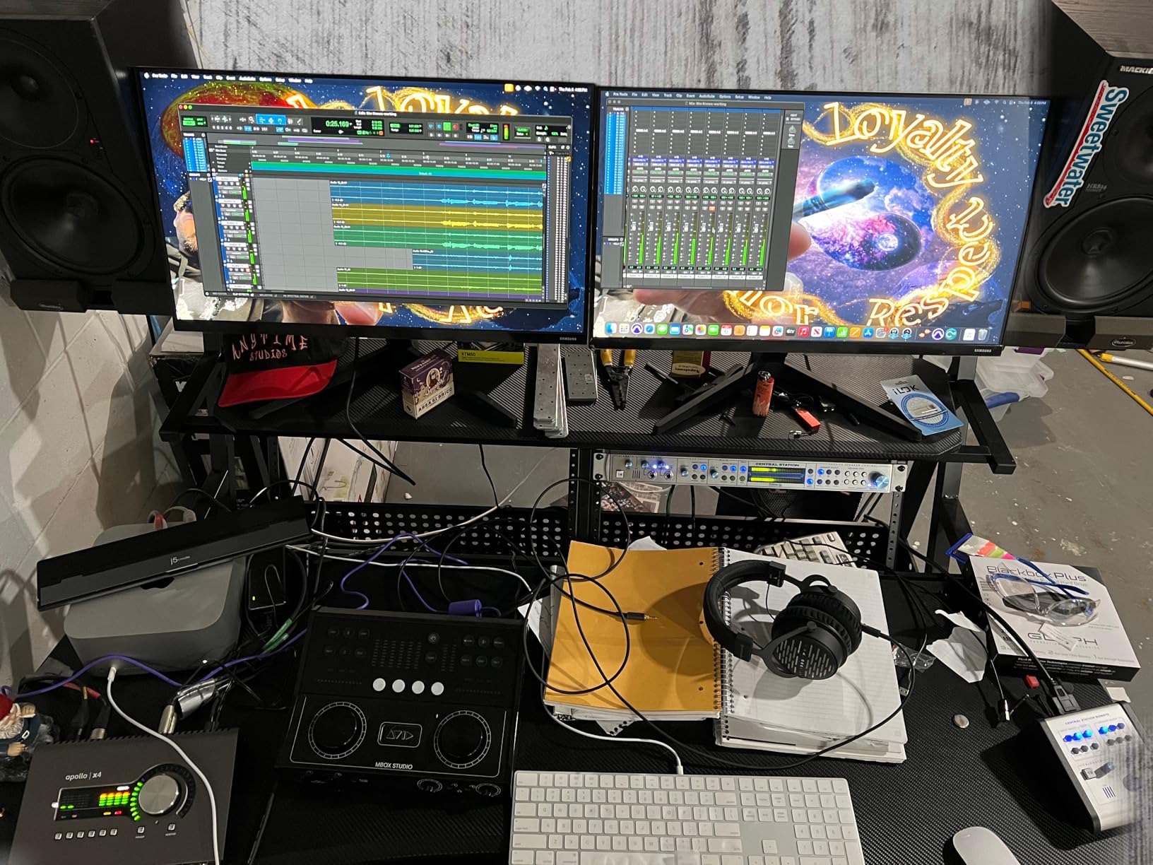 Acme Furniture Metal and Wooden Music Desk with Wheels, Black customer photo 2