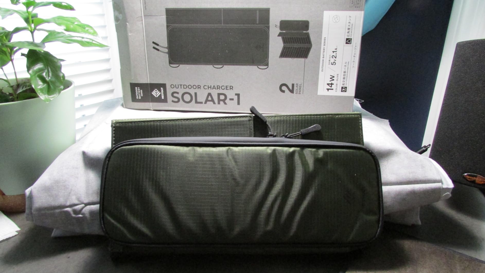 ELECOM NESTOUT Portable Solar Panel, Dual USB-A Ports, 28W Power Generation Charger for Phone Camping, Durable Water-Resistant Ripstop Nylon, Foldable Lightweight, Adjustable Stands (2-Panel) customer photo 2