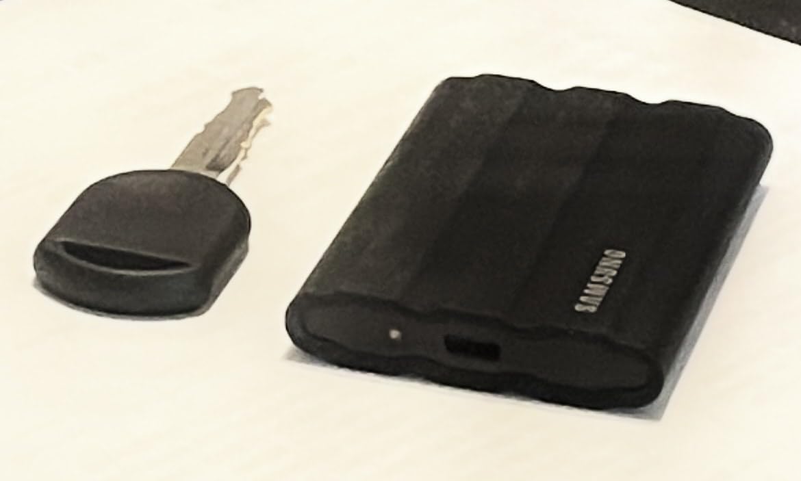 SAMSUNG T7 Shield 2TB Portable SSD, USB 3.2 Gen2, Rugged, IP65 Rated, for Photographers, Content Creators and Gaming, External Solid State Drive (MU-PE2T0R/AM, 2022), Blue customer photo 1