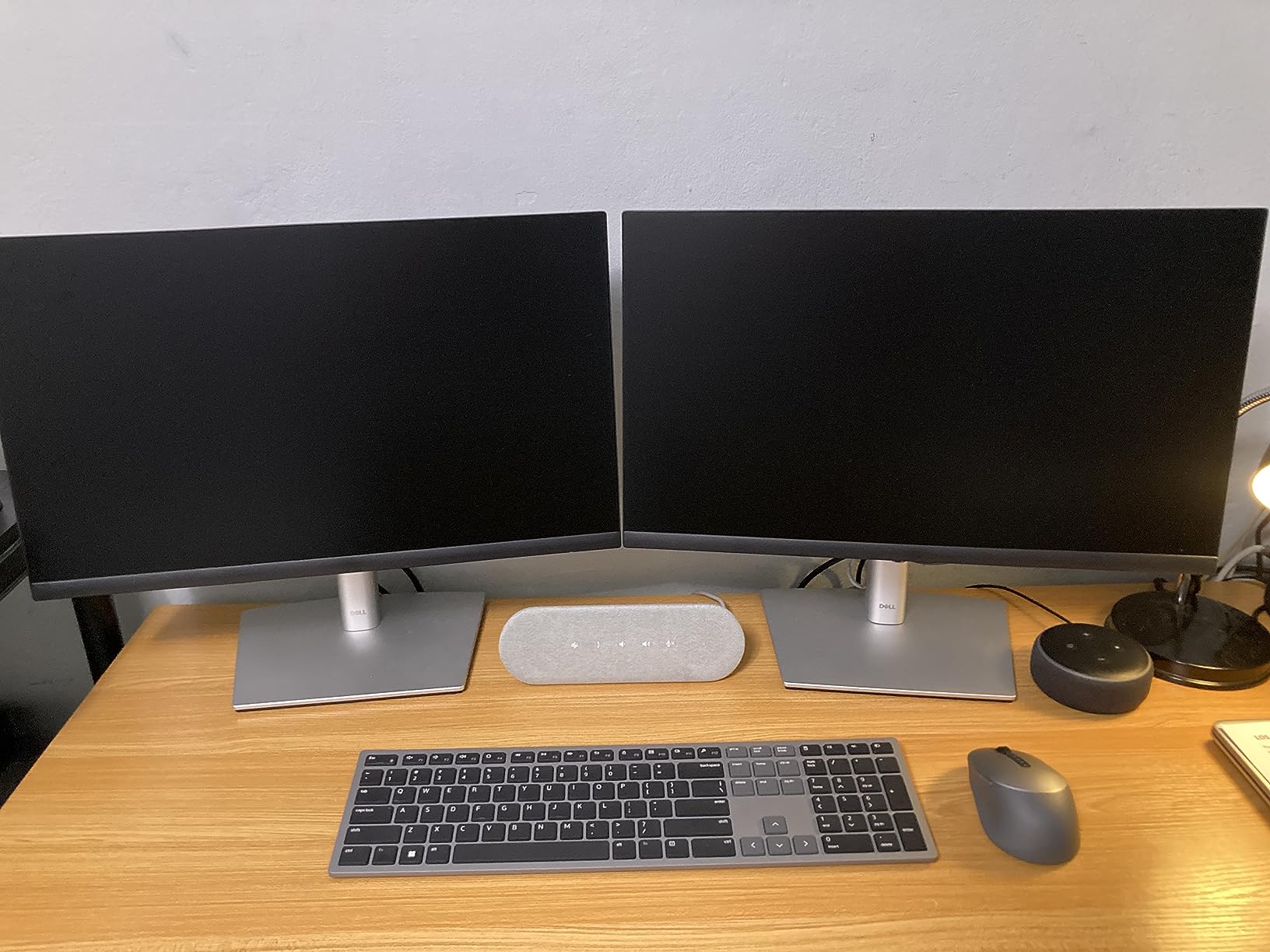 Dell SP3022 USB Computer Speaker for PC, Laptop, Monitor, Business Conference-Mini Soundbar Speakerphone, AI Noise Echo Cancellation, Full Duplex Audio, 2 x 1.8W, MS-Teams Certified - Platinum Silver customer photo 2