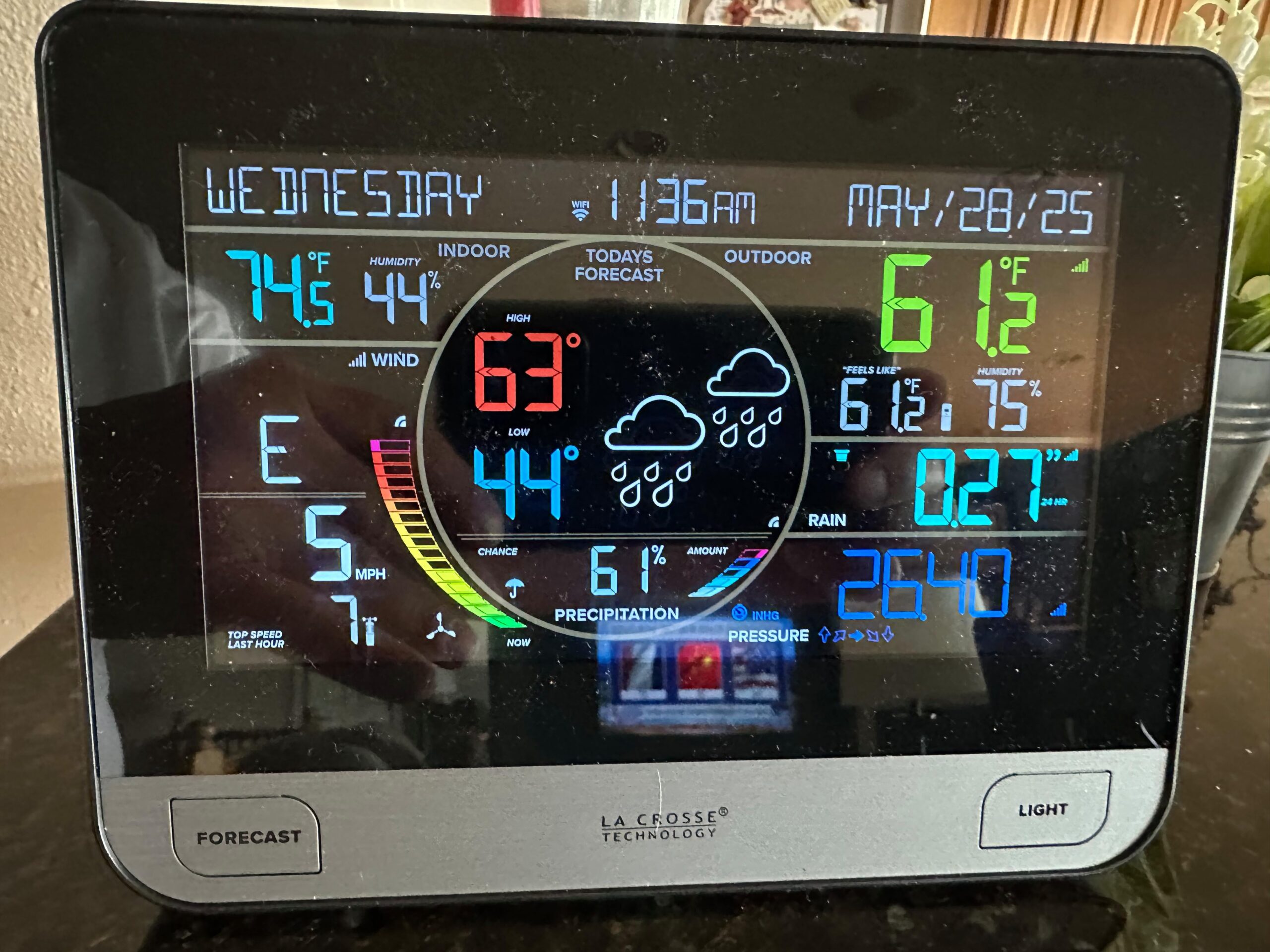 La Crosse Technology 328-69357-INT Wi-Fi Professional Weather Station customer photo 1