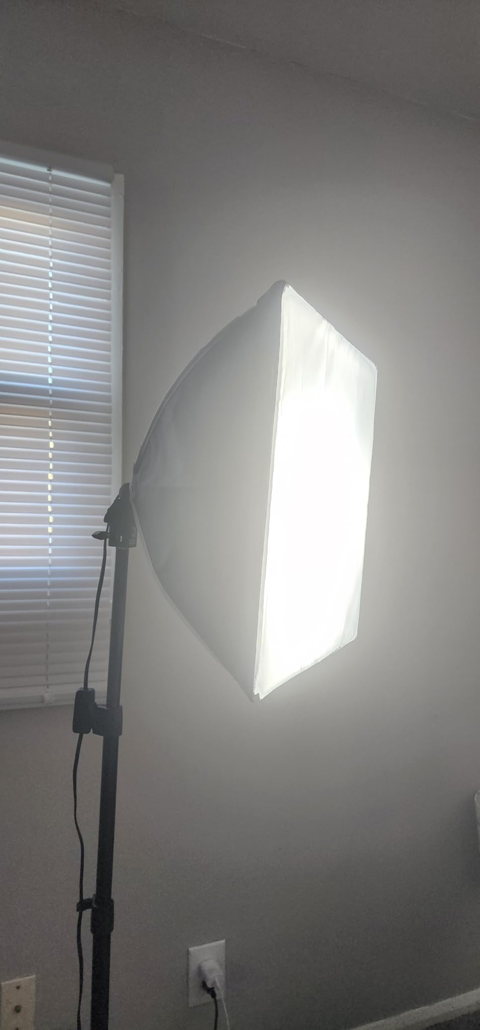 RALENO Softbox Photography Lighting Kit, 16'' x 16'' Softbox Lighting for TikTok with LED Bulb (50W | 5500K | 97 CRI | TLCI>=97), Continuous Light for Video Recording & Photography Shooting customer photo 1″ class=”wp-image-customer”/></figure>


<p>The 5500K daylight color temperature is the industry standard for product photography. This means your photos will match the color balance most buyers expect to see, and you can easily mix this light with window light on overcast days without color conflicts. The reflective silver interior coating bounces light efficiently, so you get maximum output from the 50W bulb.</p>
<p>The reverse-folding tripod compacts to 16 inches for storage. This is the most portable softbox kit I tested, fitting easily into a closet or under a desk when not in use. For sellers working in small apartments where space is at a premium, this quick breakdown and compact storage is a genuine advantage.</p>


<figure class=