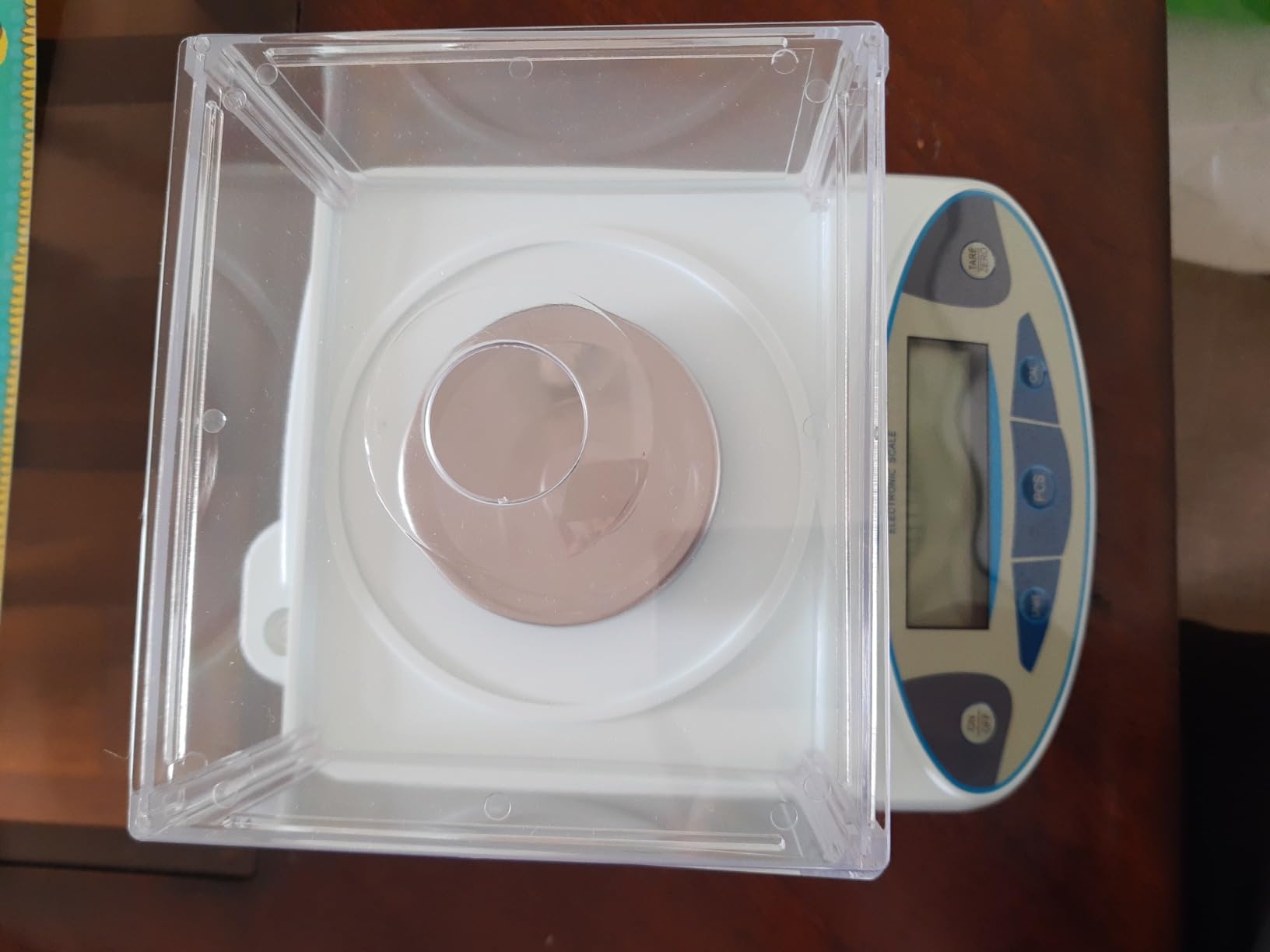 FOUR E'S SCIENTIFIC Lab Scale 500g x 0.001g Accuracy - High Precision Laboratory Analytical Balance with Windshield Digital Scientific Scale Jewelry/Kitchen Scale customer photo 1